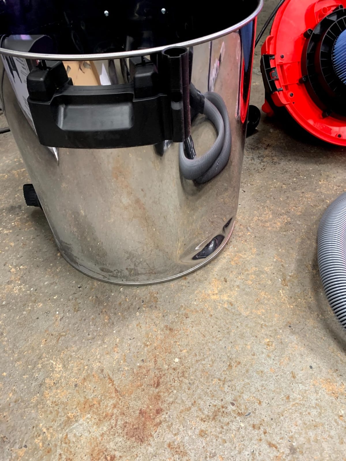 RIDGID 50353 1610RV Stainless Steel 16-Gal. Wet Dry Shop Vacuum with Cart, 6.5 Peak HP Motor, Large Wheels, Pro Hose, Drain, and Blower Port, Red customer photo 2