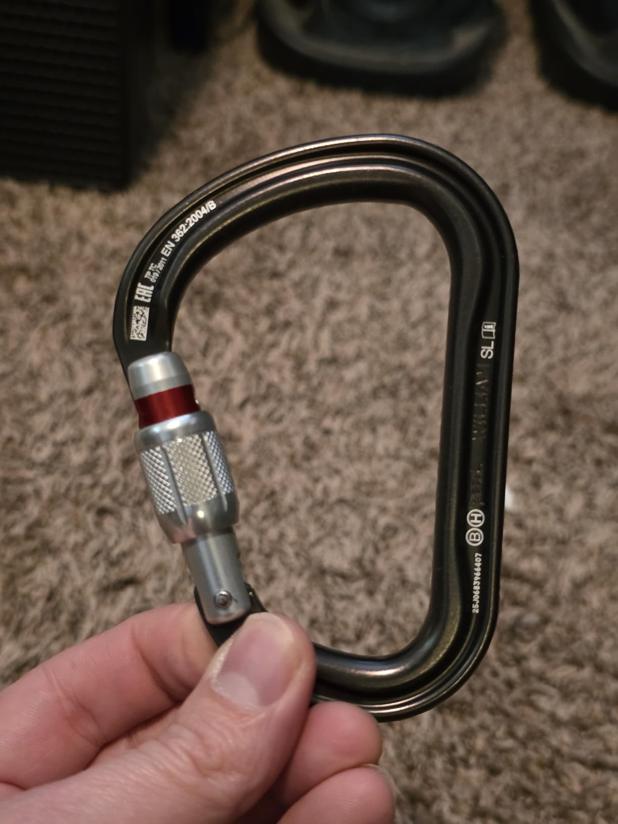 Petzl Attache Lightweight Pear-Shaped Belay Carabiner, Screw-Lock HMS customer photo 1