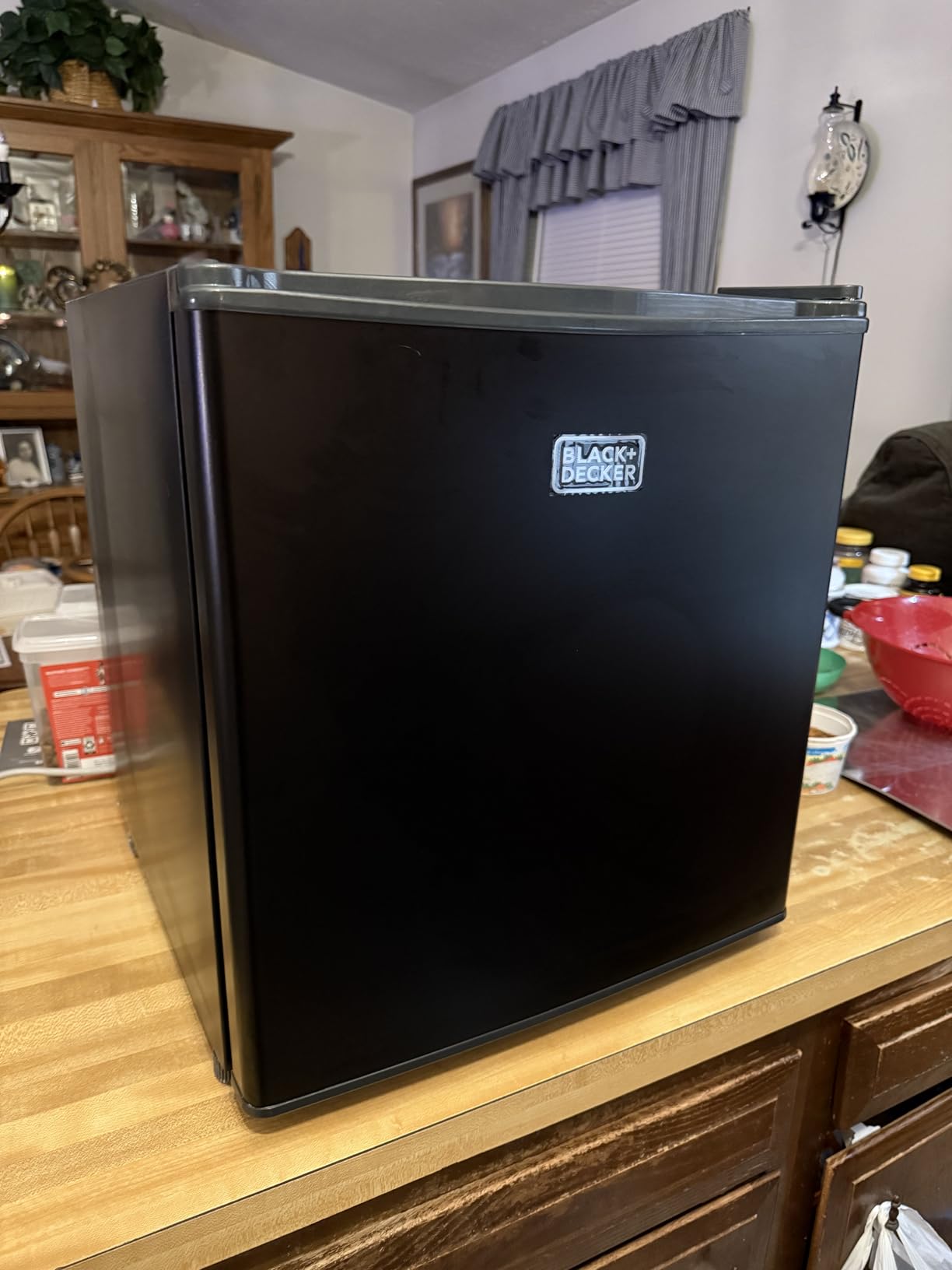 BLACK+DECKER 1.7 Cu. Ft. Compact Refrigerator, Energy Star, BCRK17B, Black | Energy Star Certified, Single Door Mini Fridge with Chiller Compartment, Personal Fridge for Home or Dorm, R600a Refrigerant customer photo 2
