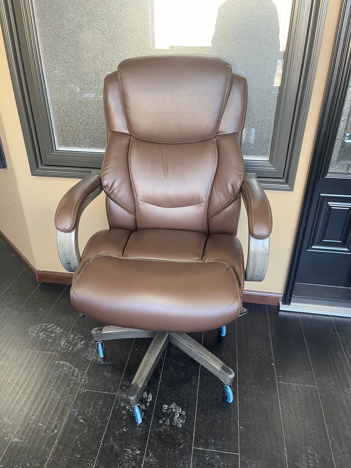 La-Z-Boy Big and Tall Executive Office Chair Lumbar Support, Leather Chair | Delano, Wood Arms Base, 350lb Capacity Ergonomic Office Chair, Padded Arms, Adjustable Height&Recline, Home Desk Chair, Black customer photo 1