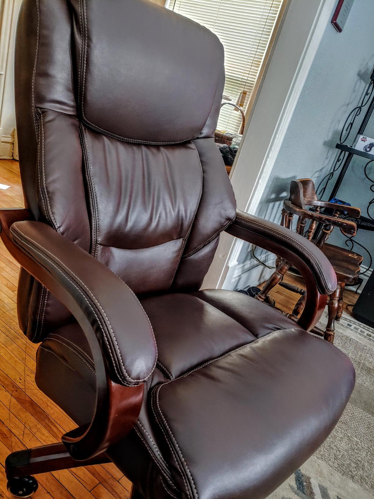 La-Z-Boy Big and Tall Executive Office Chair Lumbar Support, Leather Chair | Delano, Wood Arms Base, 350lb Capacity Ergonomic Office Chair, Padded Arms, Adjustable Height&Recline, Home Desk Chair, Black customer photo 2