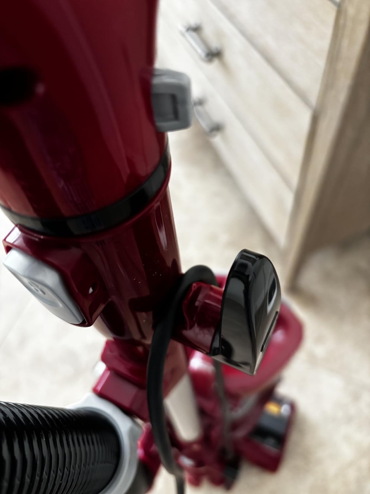 Shark ZU561 Navigator Lift-Away Speed Self Cleaning Brushroll Lightweight Upright Vacuum with HEPA Filter, Red Peony customer photo 1