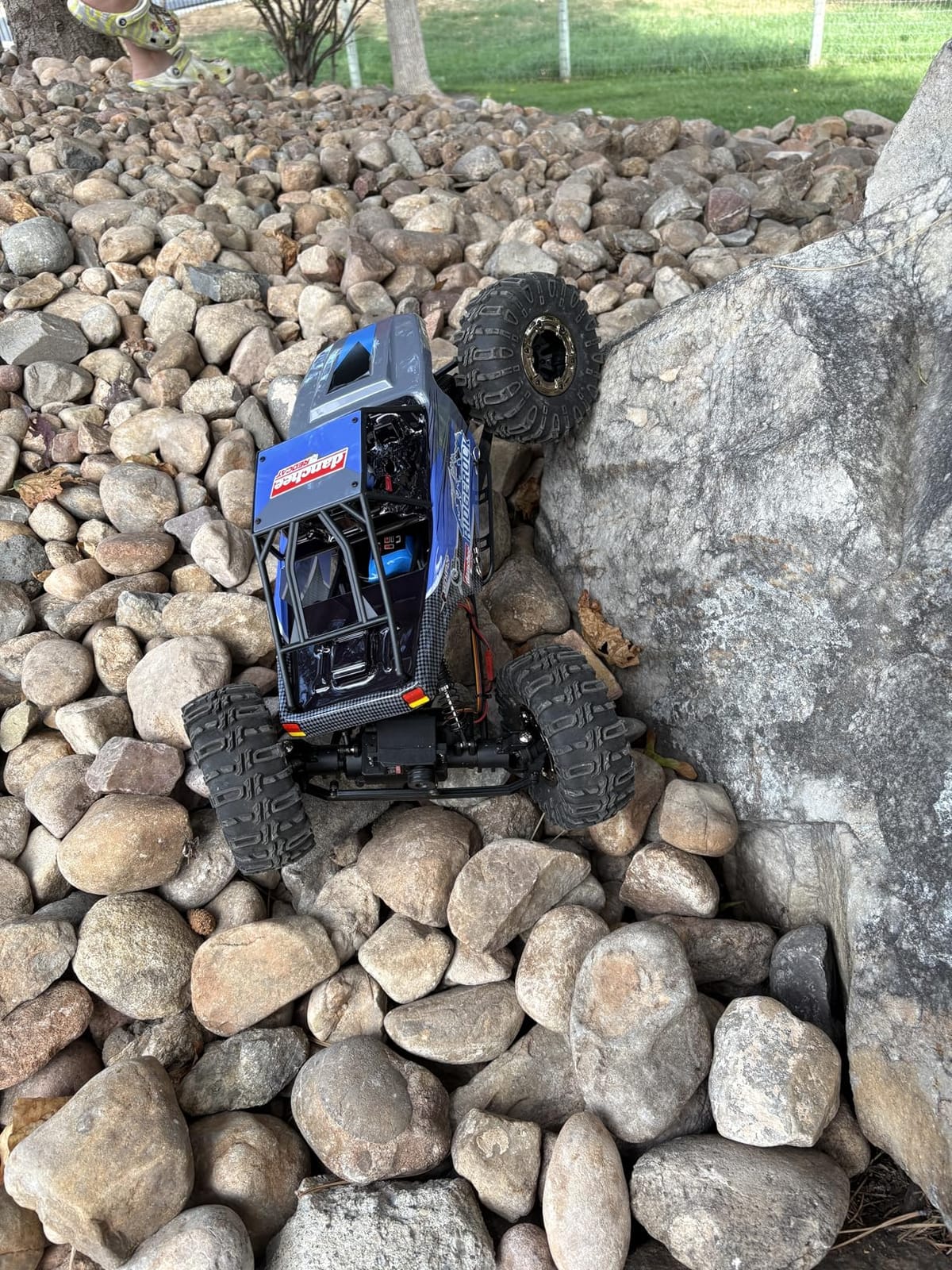 Redcat Racing Danchee Ridgerock 1/10 Scale 4WD Electric RC Rock Crawler - RC Truck RTR with 2.4GHz Radio, Dual Motors, 4-Wheel Steering, USB Charger with RC Crawler Li-ion Battery customer photo 1