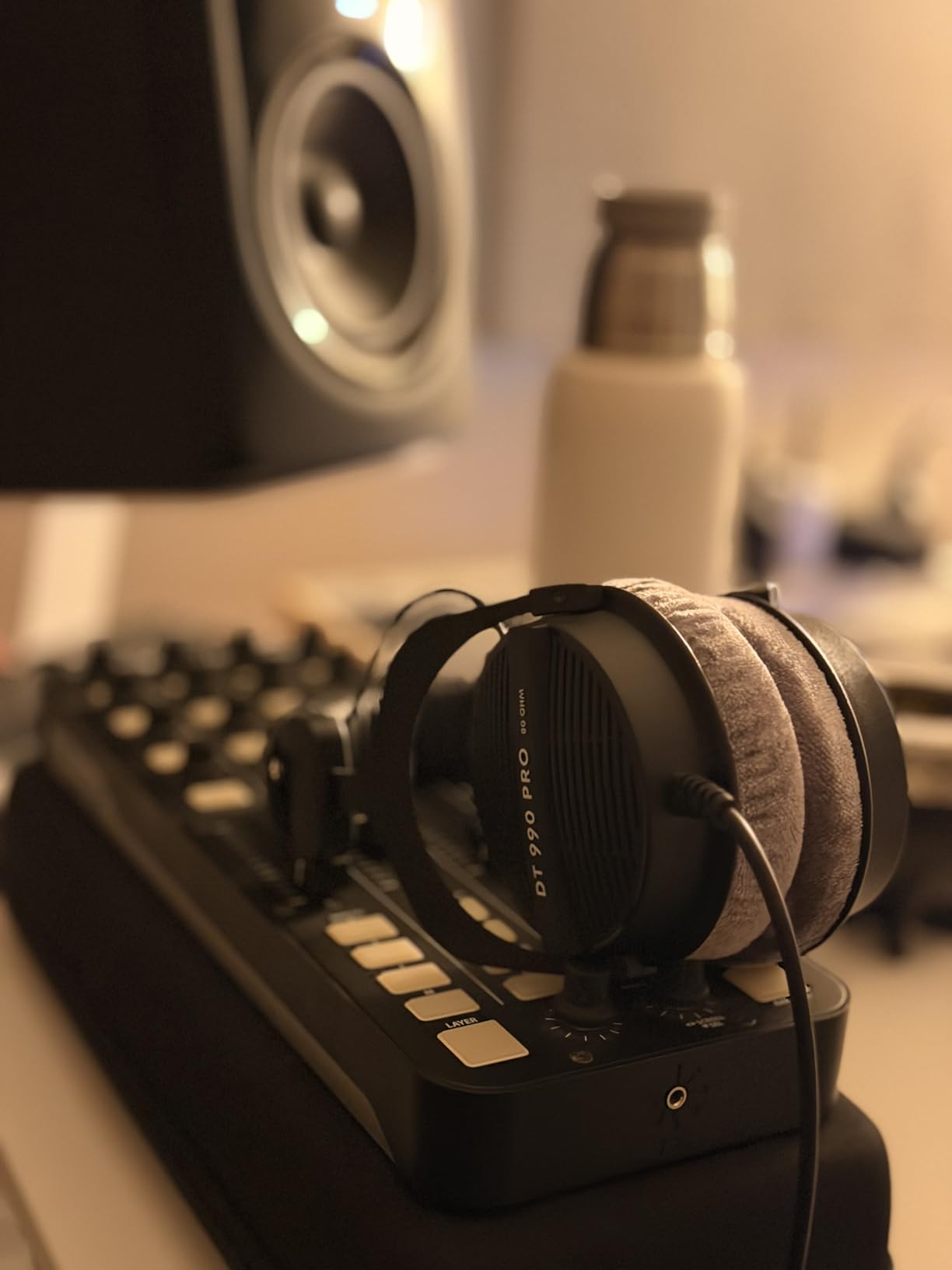 beyerdynamic DT 990 PRO Studio Headphones (80 Ohm, Black) | Open Back, Over Ear, Wired Professional customer photo 2