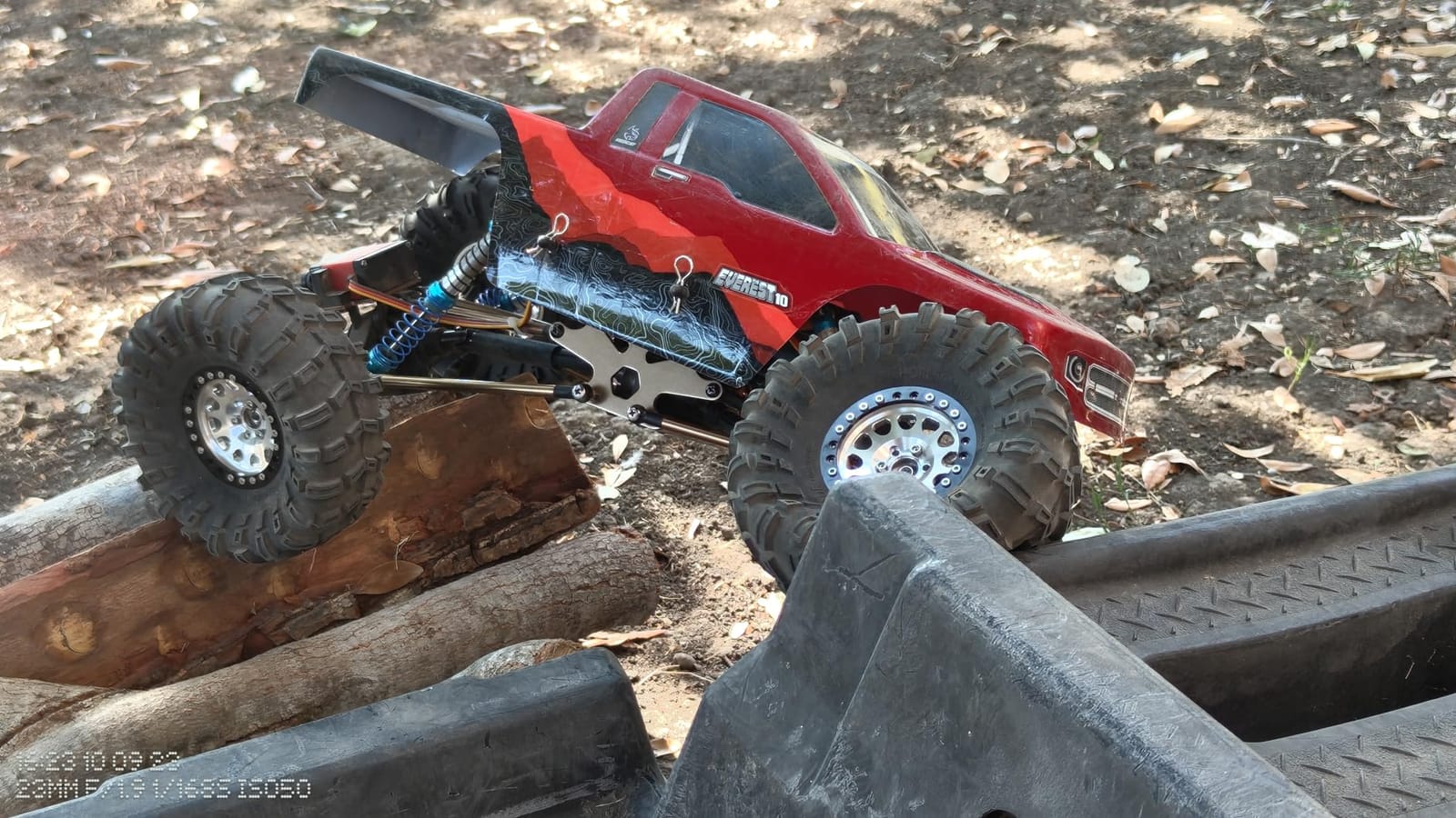 Redcat Racing Everest 10 1/10 Scale Electric RC Rock Crawler, 4WD Shaft Driven RC Truck with Waterproof Electronics, Aluminum Chassis, Beadlock Tires, 2.4GHz RTR with Battery & Charger- Red and Black customer photo 1