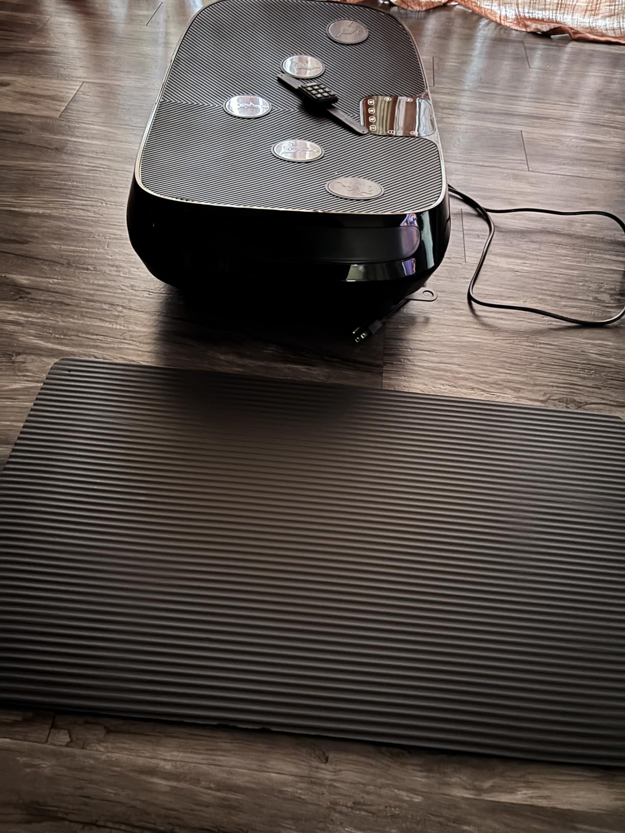 Lifepro Rumblex 4D Curved Vibration Plate Exercise Machine with 3 Motors | Calorie Tracking, 7 Modes, 60 Speeds, Bluetooth Speakers - Full Body Vibration Plate for Lymphatic Drainage & at Home Workout customer photo 2