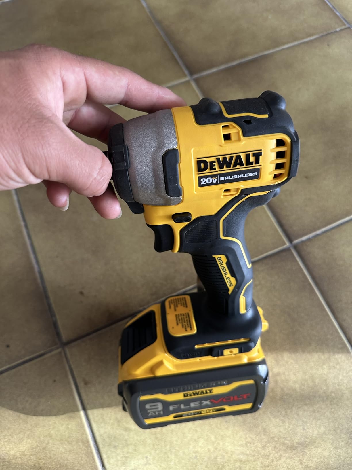 DEWALT ATOMIC 20V MAX* Impact Driver, Cordless, Compact, 1/4-Inch, Tool Only (DCF809B) customer photo 2
