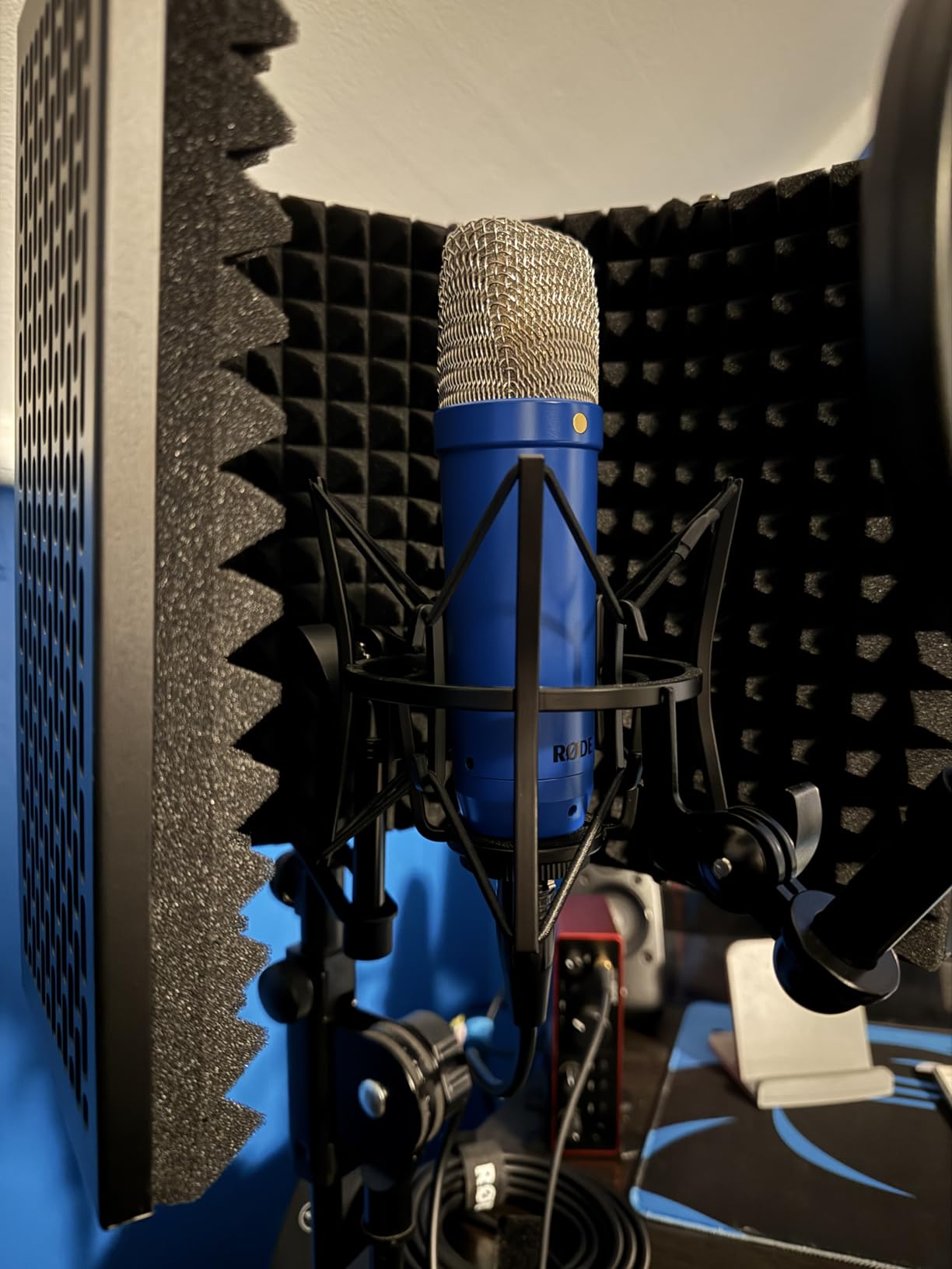 Aokeo Studio Recording Microphone Isolation Shield with Pop Filter & Tripod Stand, High Density Absorbent Foam to Filter Vocal, Foldable Sound Shield customer photo 2