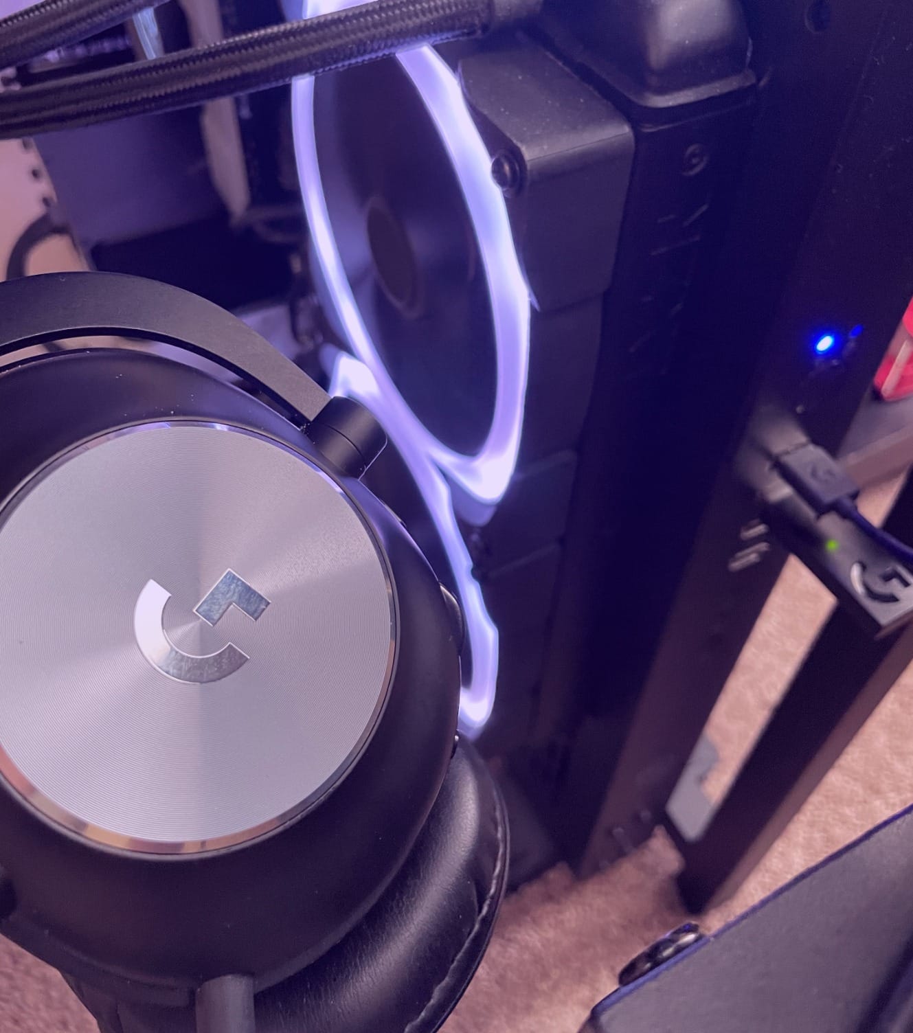 Logitech G PRO X Wireless Lightspeed Gaming Headset with Blue VO!CE Mic Filter Tech, 50 mm PRO-G Drivers, and DTS Headphone:X 2.0 Surround Sound, 20+ Hour Battery Life - Black customer photo 1