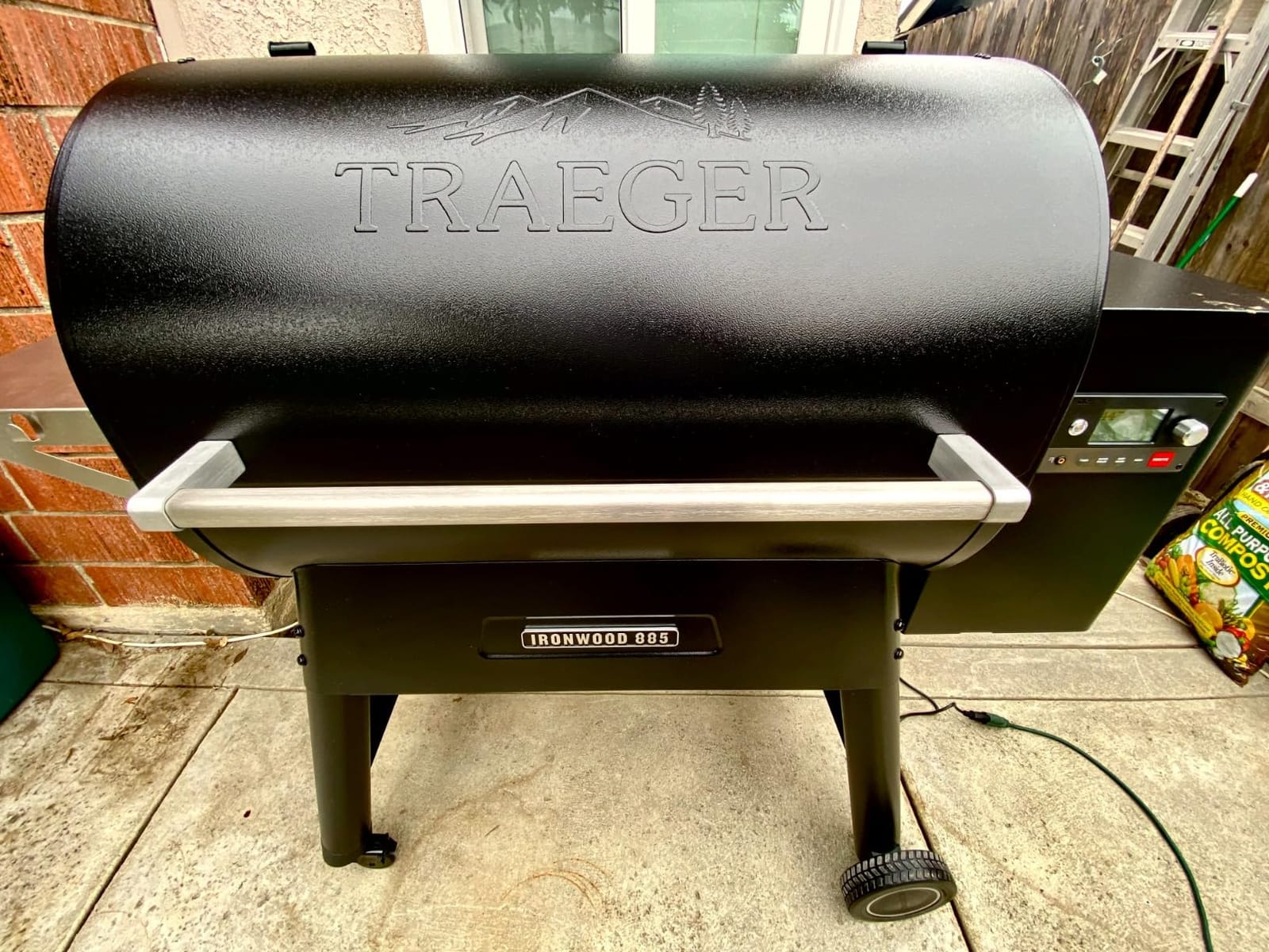 Traeger Ironwood 885 Wood Pellet Grill & Smoker, 885 Sq In, WiFi | Super Smoke Mode, D2 Controller, WiFi app control, 500°F max - 6-in-1 grill, smoke, bake & BBQ customer photo 1