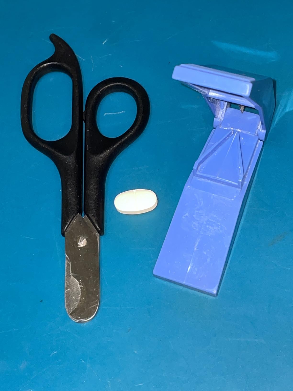 AUVON Scissors-Shaped Pill Cutter, Sharp Blade Pill Splitter for Easily Dividing Most 5-15mm Vitamins, Tablets and Medications in Half customer photo 2