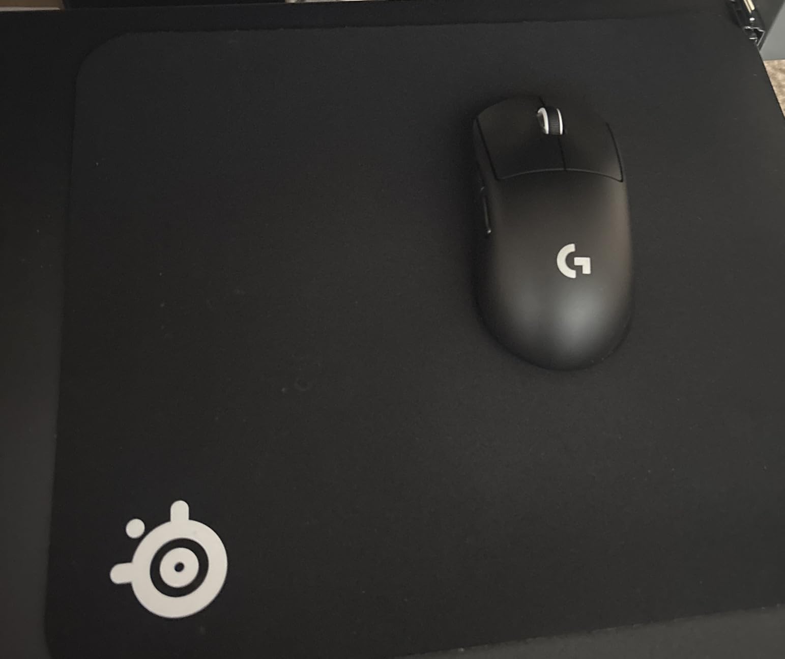 Logitech G PRO X Superlight Wireless Gaming Mouse, Ultra-Lightweight, Hero 25K Sensor, 25,600 DPI, 5 Programmable Buttons, Long Battery Life, Compatible with PC/Mac - White customer photo 1