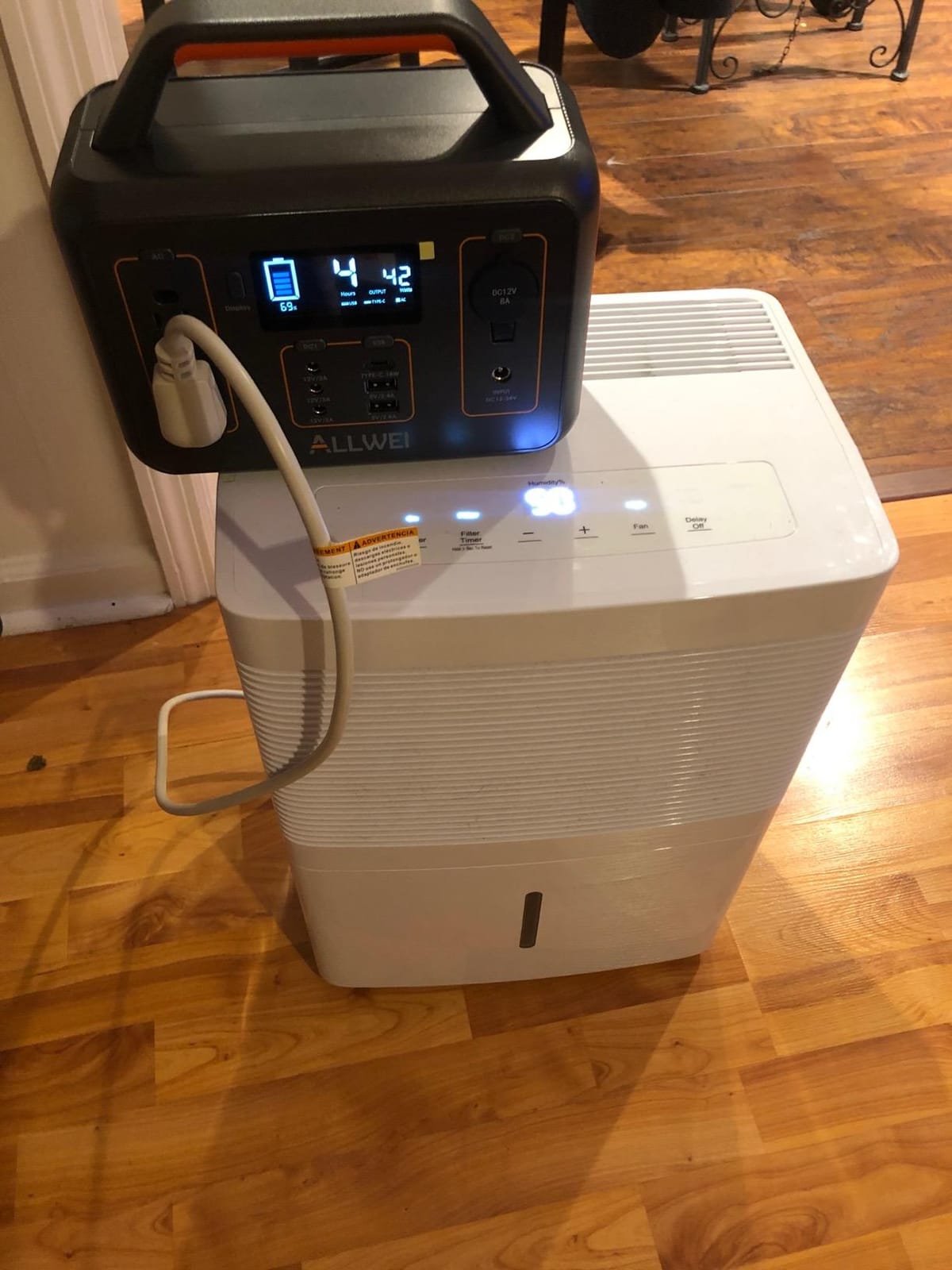 ALLWEI Portable Power Station 300W, 256Wh Solar Generator LiFePO4 Battery customer photo 2