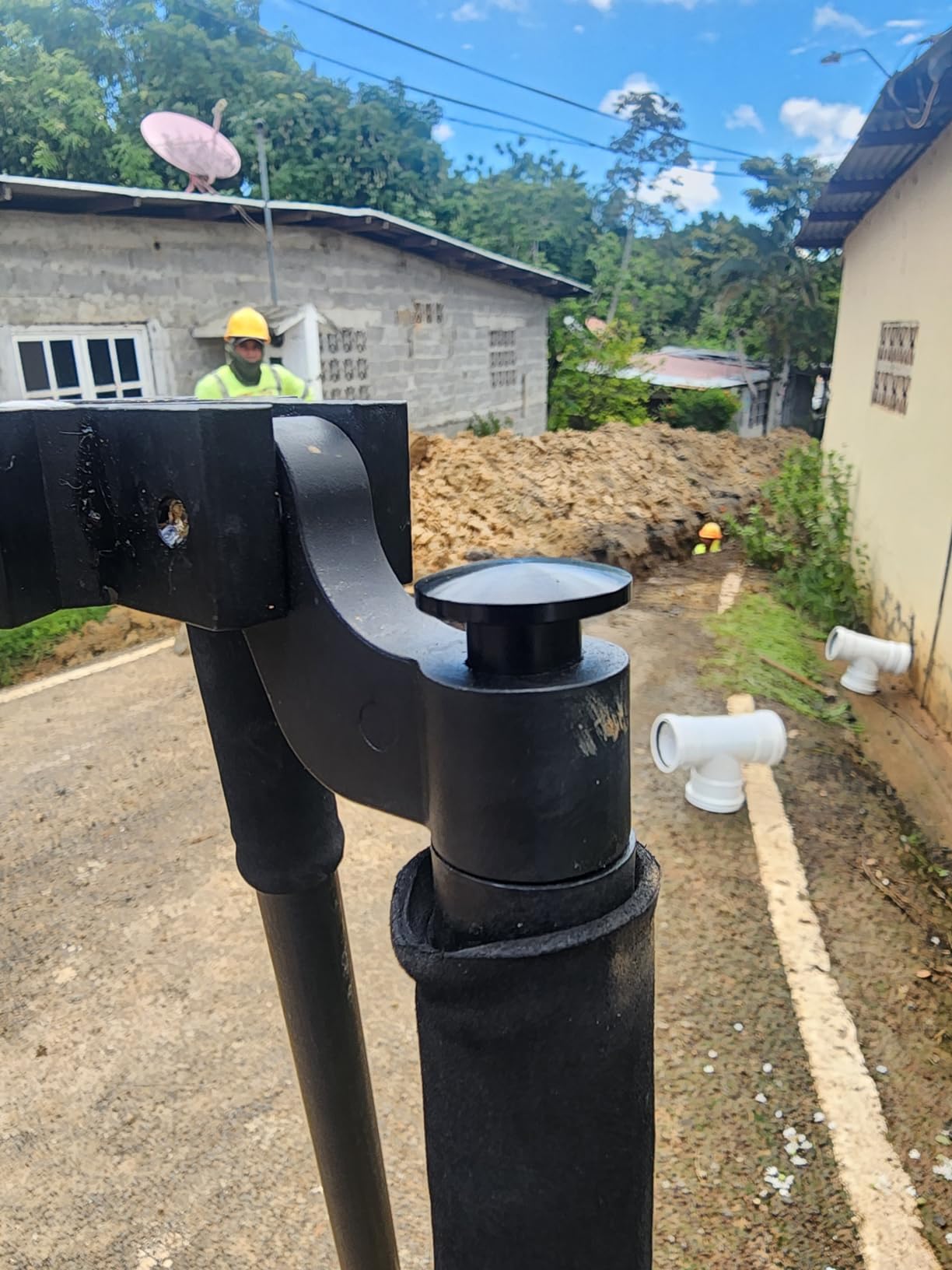 AdirPro Aluminum Prism Pole Tripod | Adjustable Range Pole Tripod with Quick-Release Clamp | for Survey Pole, Rover Rod, GPS & GNSS RTK | Total Station Surveying | Fluorescent Green customer photo 1