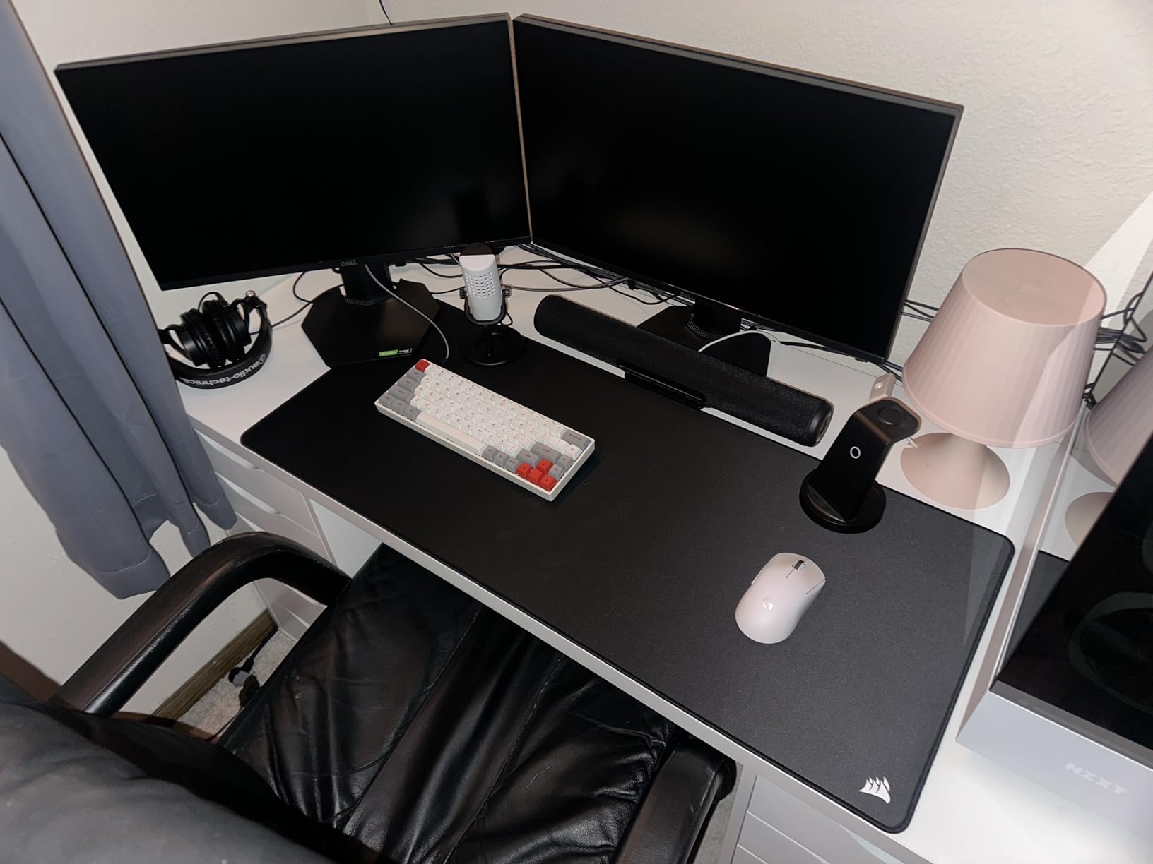 Corsair MM350 PRO Spill-Proof Cloth Gaming Mouse Pad - Extended XL - Black | 36.6 inch Length x 15.7 inch Width, Anti-Fray Stitched Edges, Anti-Skid Rubber, Micro-Weave Fabric, 6mm Thick Construction customer photo 2