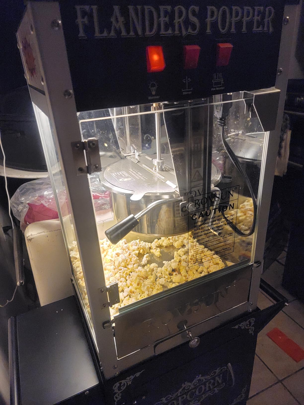 ROVSUN Popcorn Machine with Cart & 8 Oz Kettle Makes Up to 32 Cups ETL Certified, Vintage Popcorn Maker with Stainless Steel Scoop, Oil Spoon & 3 Popcorn Cups for Commercial Home Movie Theater, Red customer photo 2
