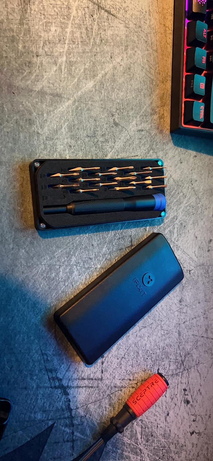 iFixit Minnow Driver Kit: Pocket-Sized Screwdriver + Portable Bit Set customer photo 1