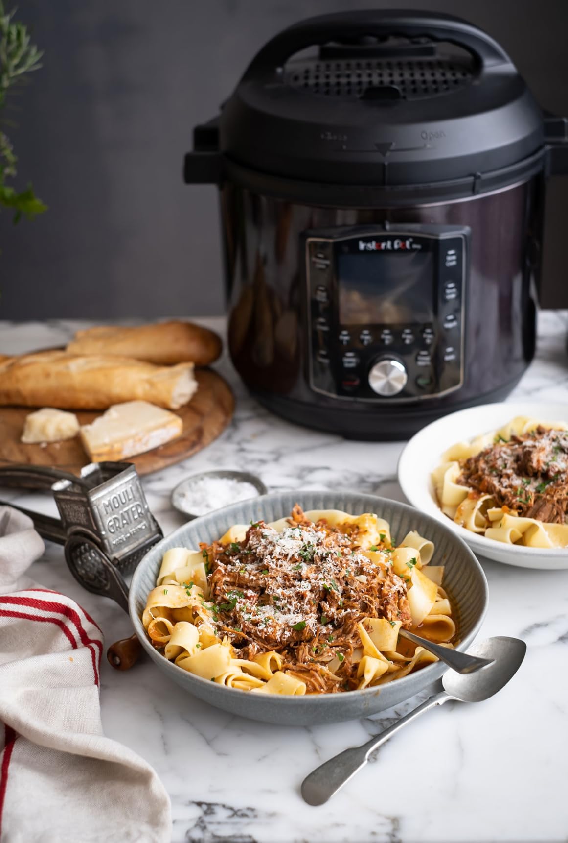 Instant Pot Pro 10-in-1 Pressure Cooker, Slow Cooker, Rice/Grain Cooker, Steamer, Sauté, Sous Vide, Yogurt Maker, Sterilizer, and Warmer, Includes App With Over 800 Recipes, Black, 6 Quart customer photo 2