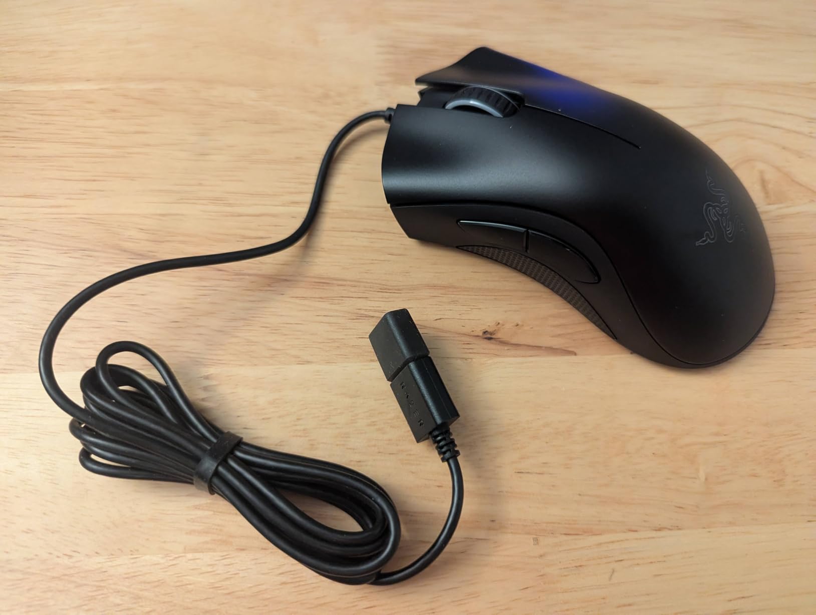 Razer DeathAdder Essential Gaming Mouse: 6400 DPI Optical Sensor - 5 Programmable Buttons - Mechanical Switches - Rubber Side Grips - Mercury White customer photo 1