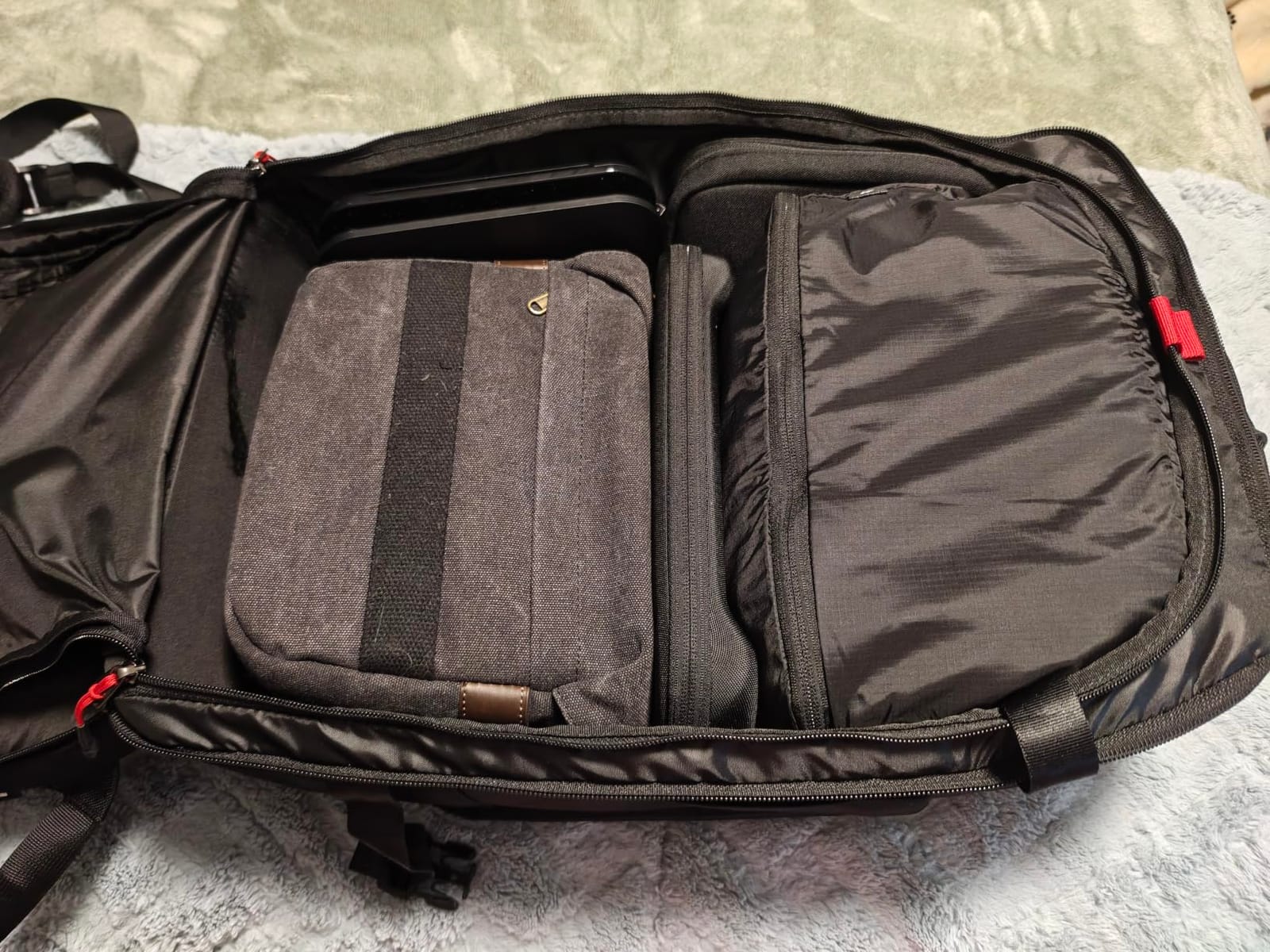 tomtoc Travel Backpack 40L, TSA Carry On Bag Flight Approved, Water-resistant Business Airplanes Rucksack, Fit 17.3 Inch Laptop customer photo 1