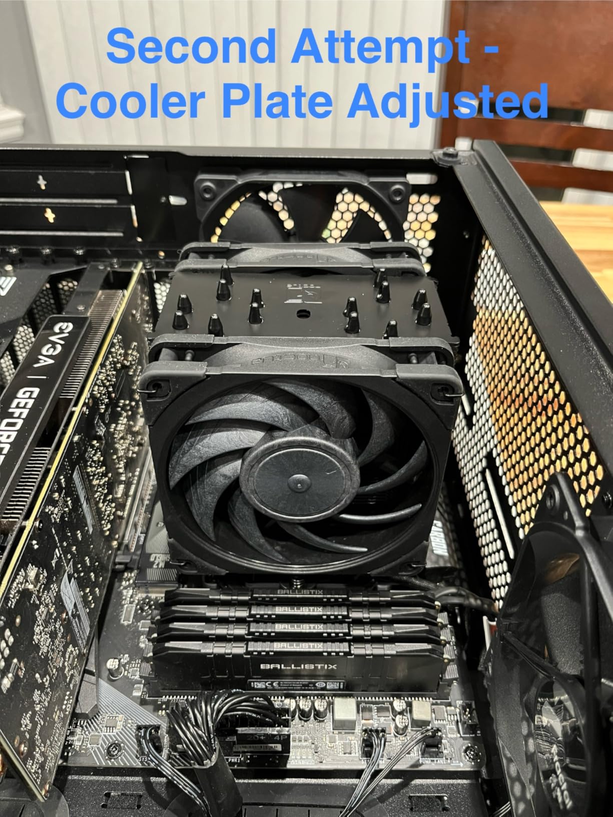 Noctua NH-U12A chromax.Black, Quiet High-Performance Tower CPU Cooler | 158mm Height, High-End Low-Noise Cooling, For Intel & AMD, Dual 120mm Fans, 100% RAM Compatibility, Rich Accessory Kit customer photo 1