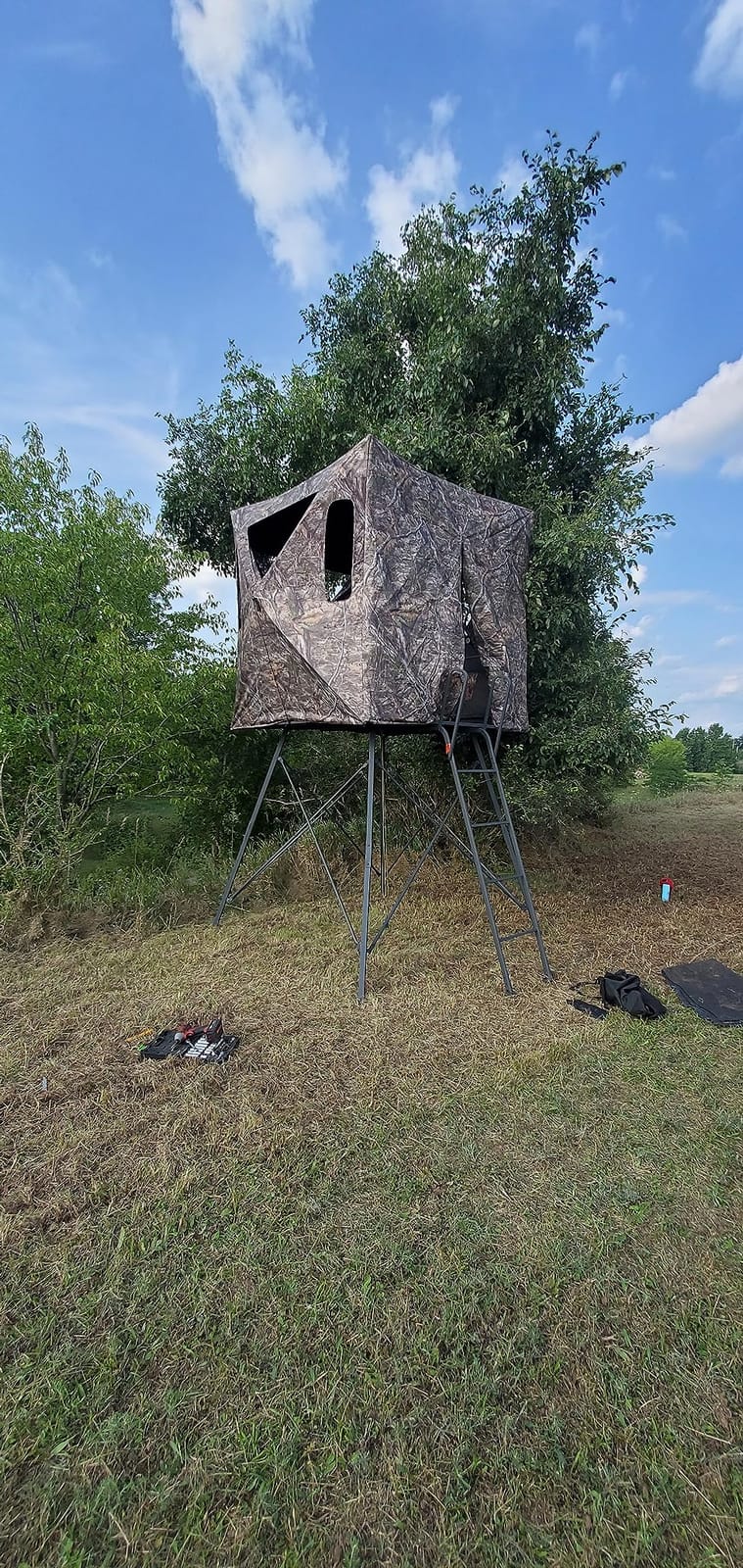 Guide Gear 6' Quad Pod Hunting Tower Blind, 2-3 Man Stand Elevated, Hunting Gear Equipment Accessories, 6x6' customer photo 1