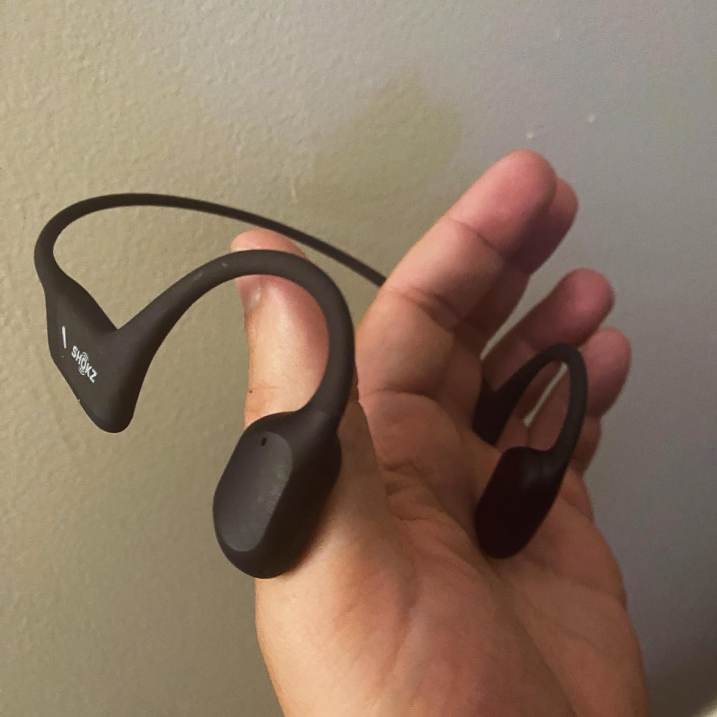 SHOKZ OpenRun Pro - Open-Ear Bluetooth Bone Conduction Sport Headphones - Sweat Resistant Wireless Earphones for Workouts and Running with Premium Deep Base, Built-in Mic, Bundle with Hair Band, Deep Bass, Open ear comfort, Secure fit, 10H battery customer photo 2
