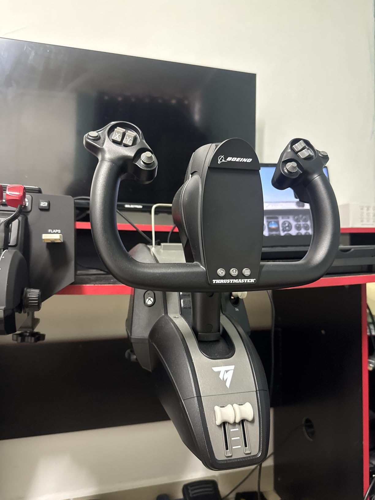Thrustmaster TCA Yoke & Quadrant Boeing Edition Flight Pack - XBOX & PC | 787 Dreamliner replica, pendular motion, throttle unit with autopilot, metal build, 35 action buttons, 2 extra axes, for MSFS customer photo 2