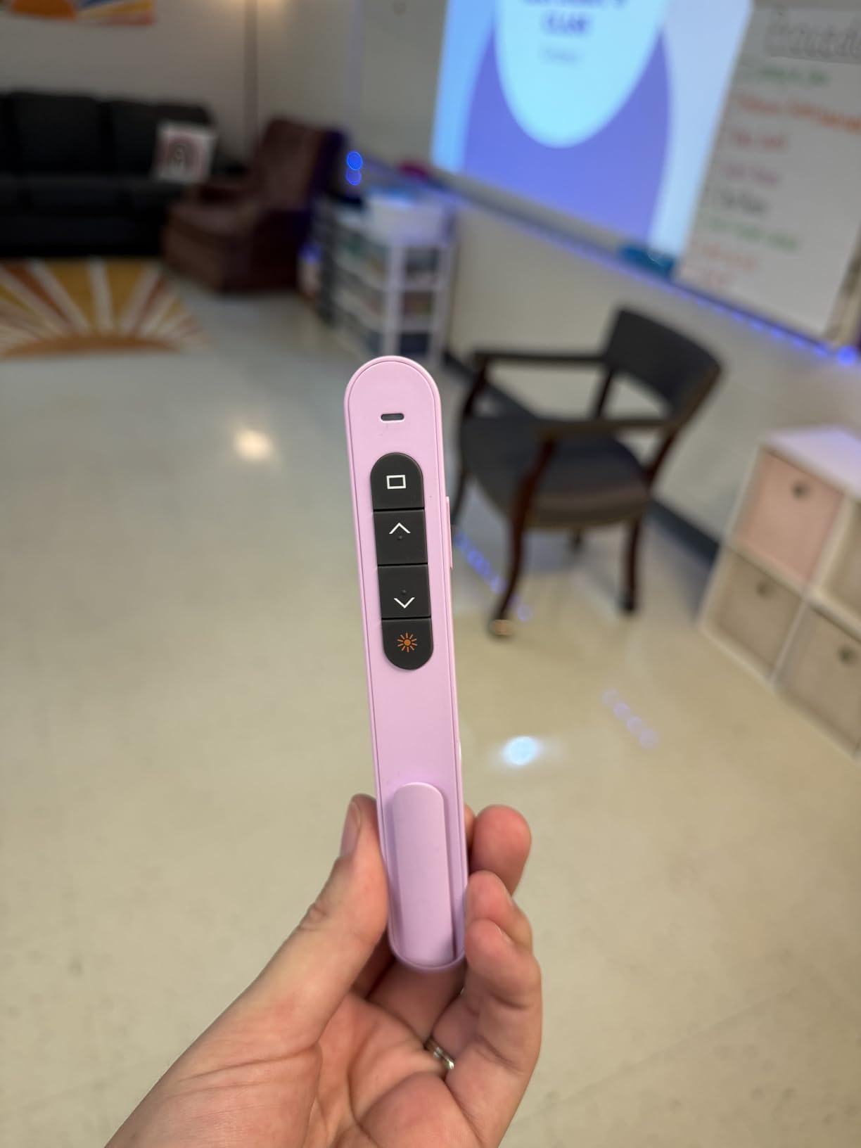 QUI Presentation Clicker with Volume Control, Wireless Presenter Remote, 2.4GHz USB Slide Advancer customer photo 2