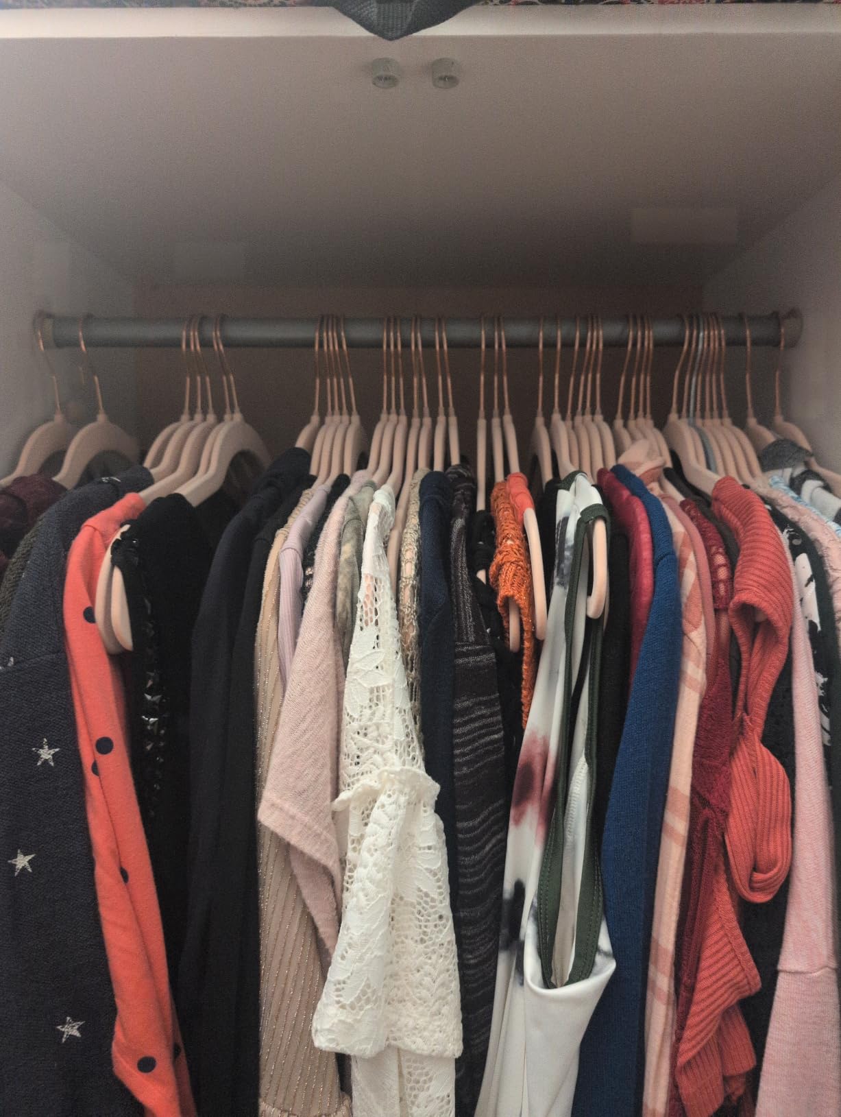 Amazon Basics Space Saving Slim Velvet Non-Slip Suit Clothes Hangers, Sturdy Construction, Closet Organizer, Pack of 50, Blush Pink/Rose Gold customer photo 1