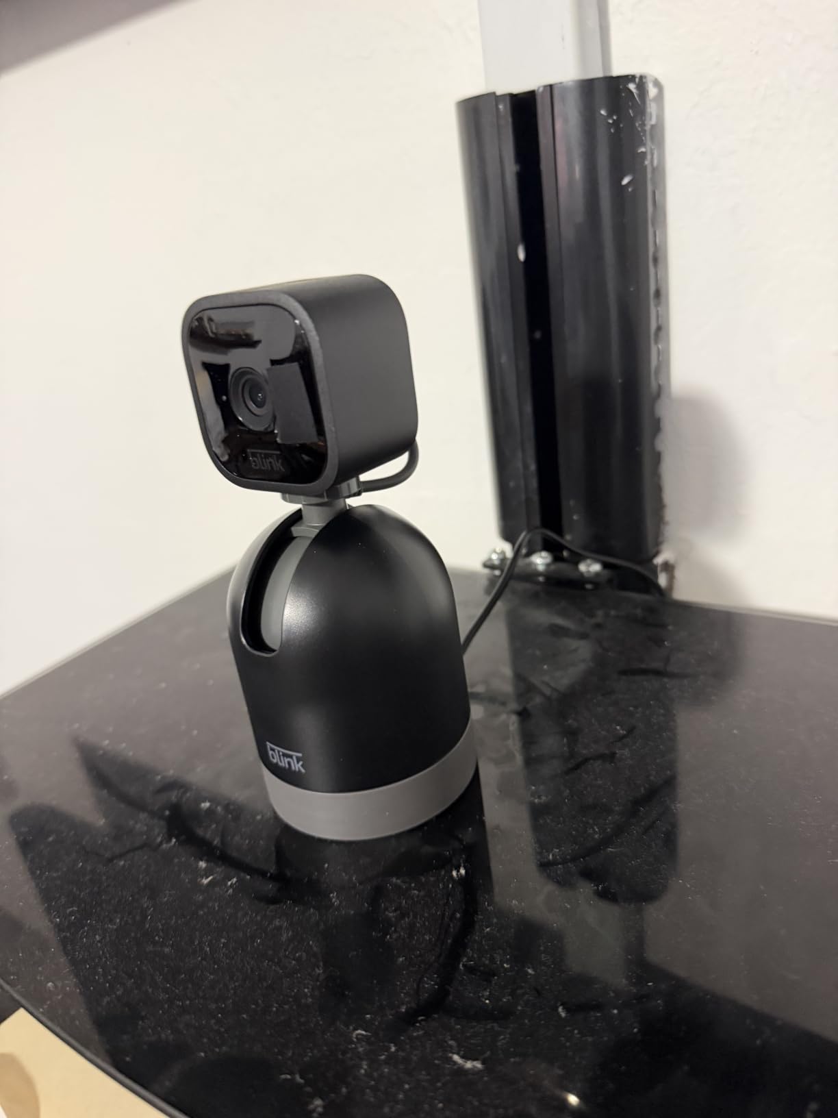Blink Mini Pan-Tilt Camera (newest model), Rotating indoor plug-in smart security camera, two-way audio, HD video, motion detection, Works with Alexa (White) customer photo 1