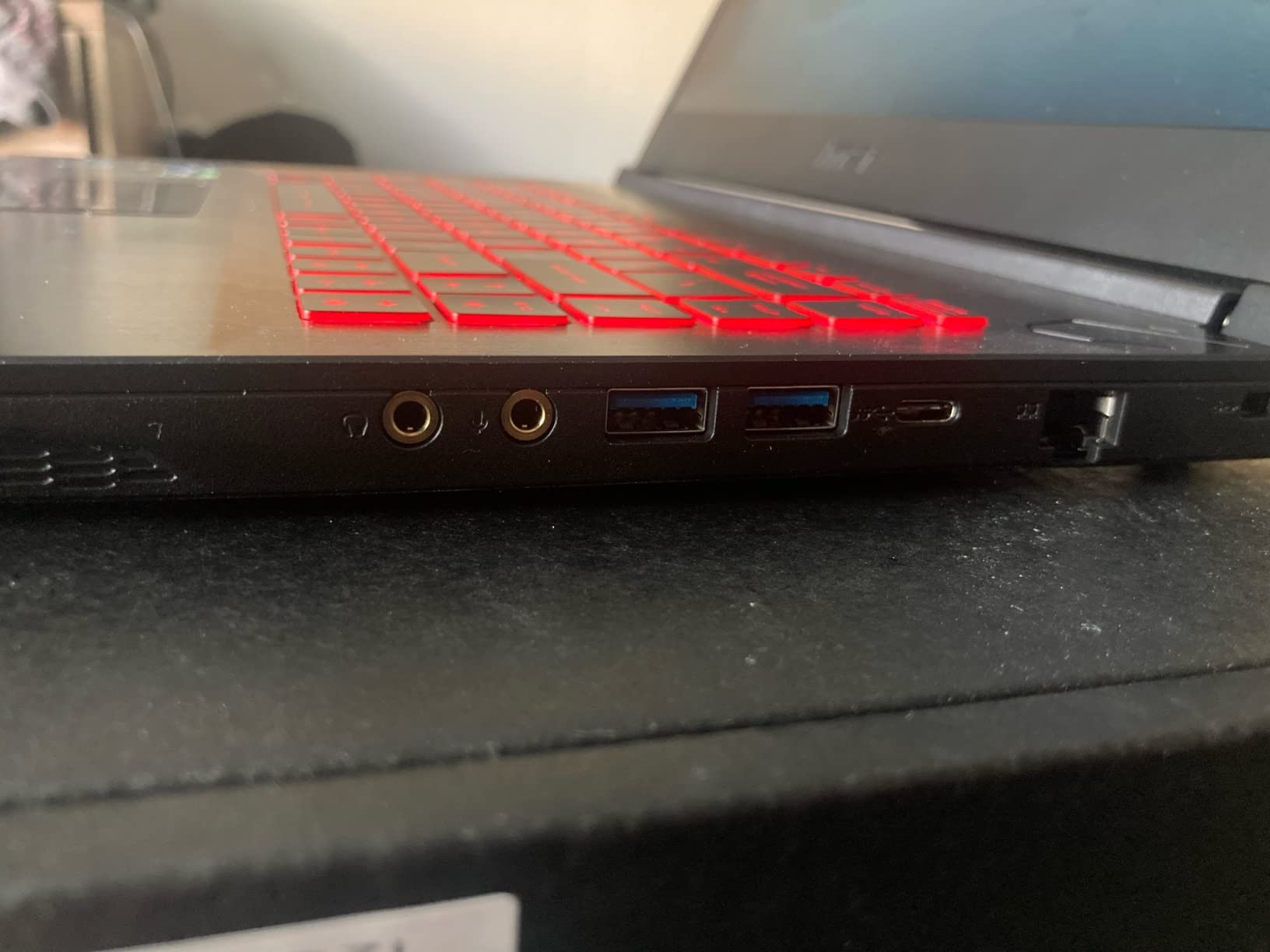 msi GV15 15.6