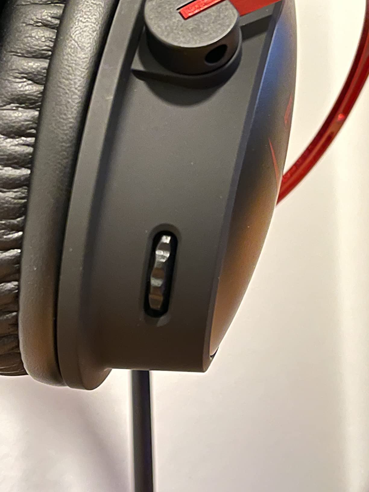 HyperX Cloud Alpha Wireless - Gaming Headset for PC, 300-hour battery life, DTS Headphone:X Spatial Audio, Memory foam, Dual Chamber Drivers, Noise-canceling mic, Durable aluminum frame, Red customer photo 2