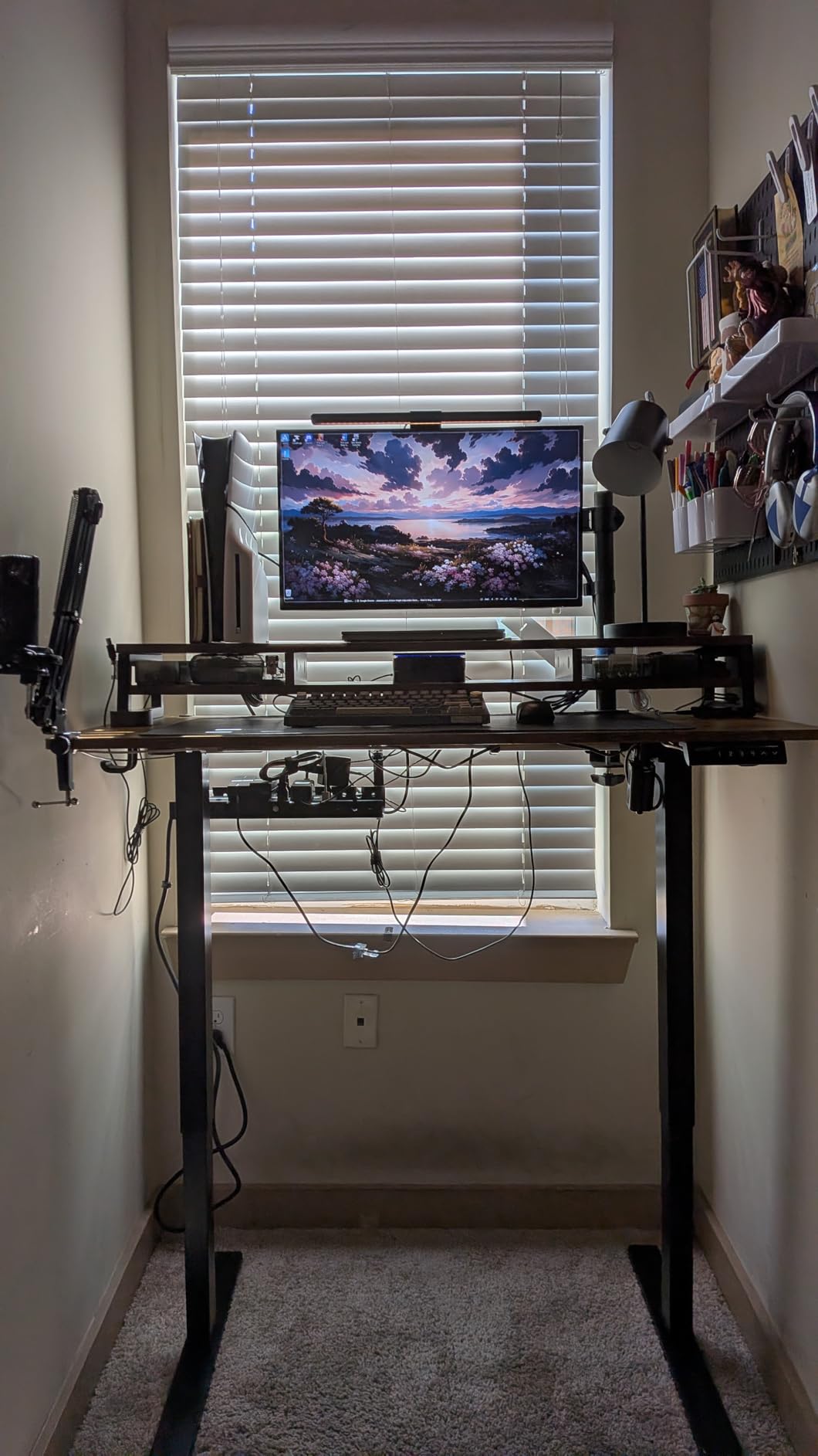 ErGear Height Adjustable Electric Standing Desk, 63 x 28 Inches Sit Stand up Desk, Memory Computer Home Office Desk, Black customer photo 2