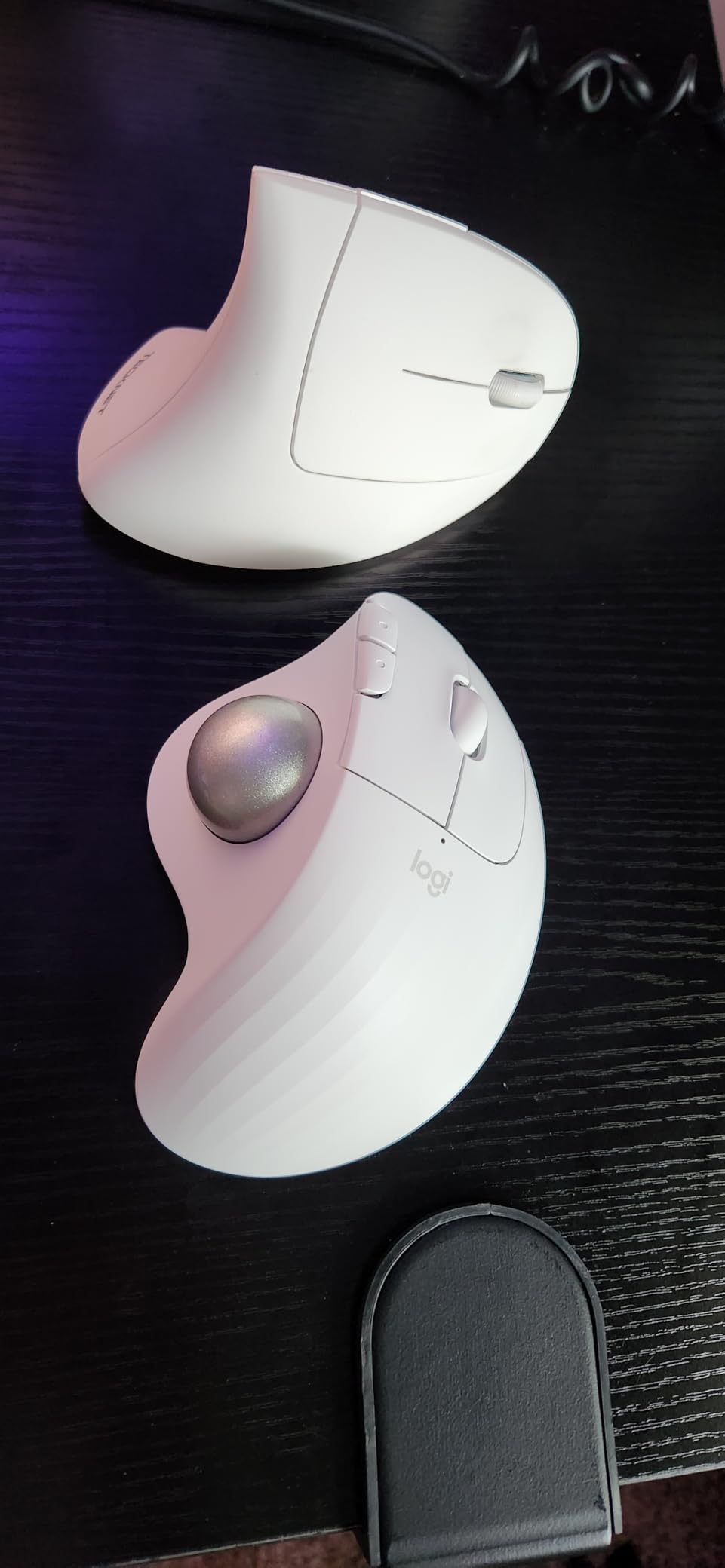 Logitech Ergo M575S Wireless Bluetooth Trackball Mouse - Graphite Blue Ball customer photo 2