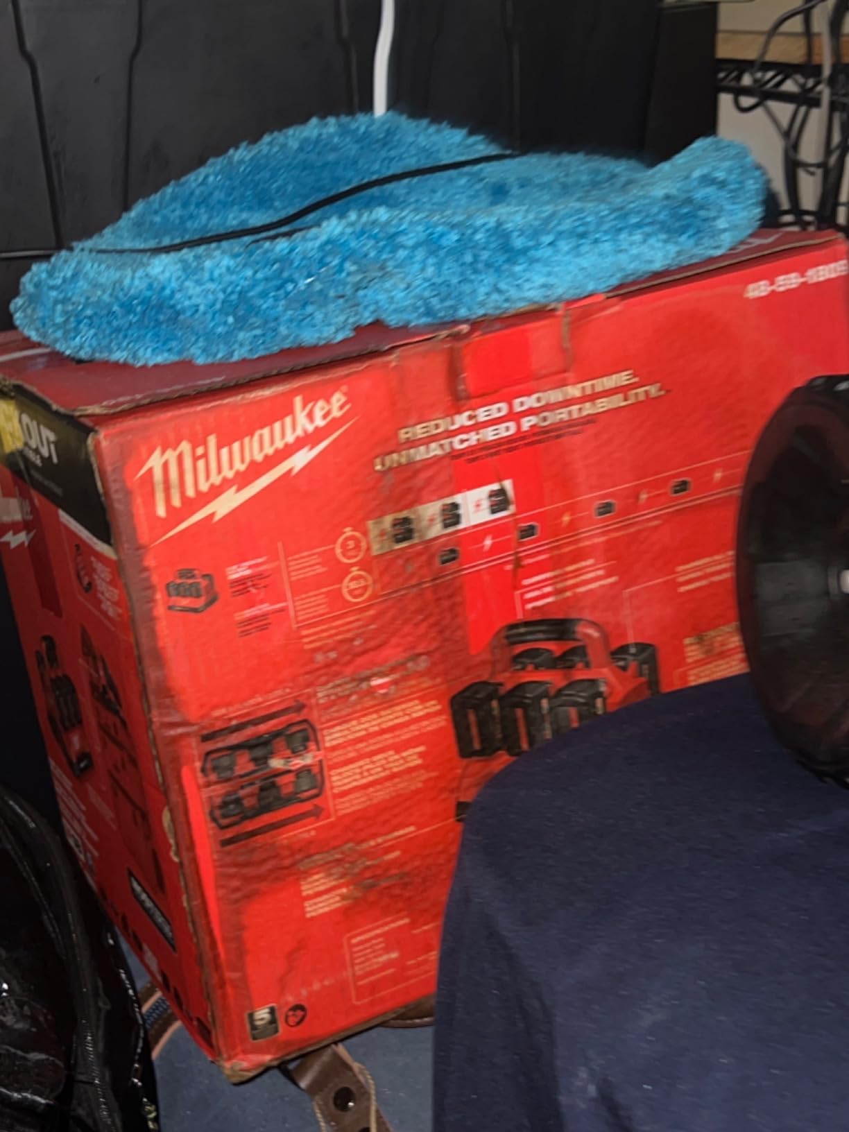 Milwaukee Electric - M18 PACKOUT Six Bay Rapid Charger customer photo 1