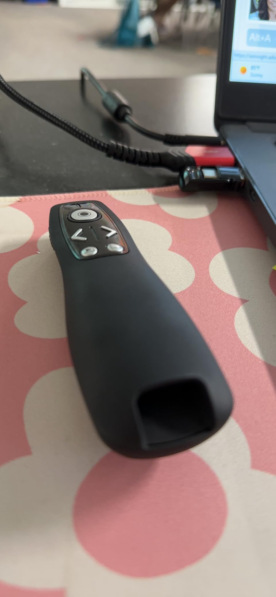 Presentation Clicker with USB-A & USB-C Receiver, 2.4GHz Wireless Presenter Remote with Volume Control & Red Light Pointer customer photo 2