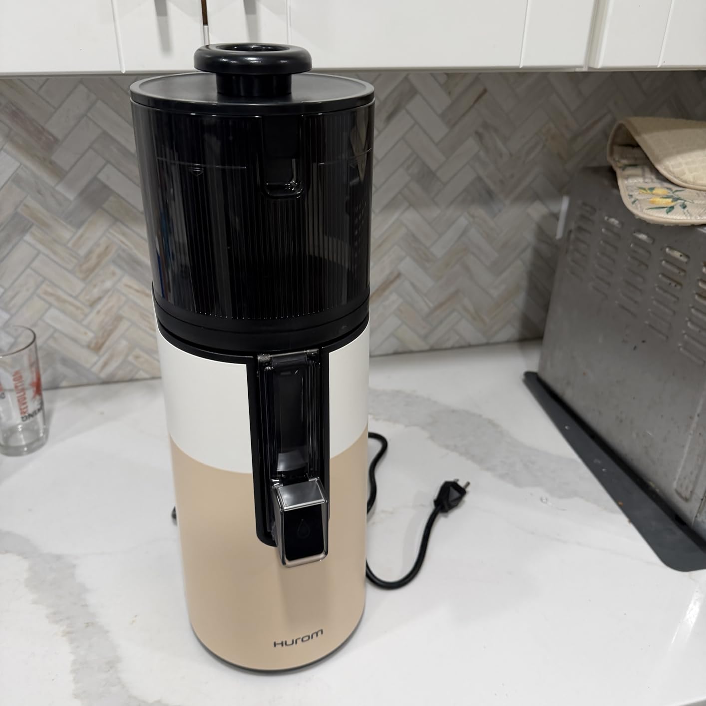 Hurom H400 Cold Press Juicer Machine, Award Winning Masticating Slow Juicer, Easy to Clean, Self Feeding, Wide Mouth Hopper (Matte Black) customer photo 2