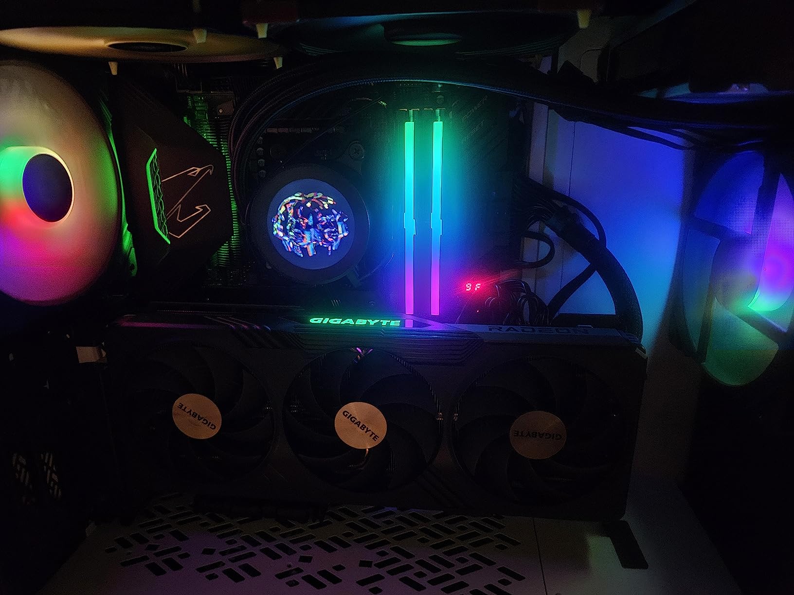 Gigabyte Radeon RX 7900 XTX Gaming OC 24G Graphics Card, 3X WINDFORCE Fans, 24GB 384-bit GDDR6, GV-R79XTXGAMING OC-24GD Video Card customer photo 2