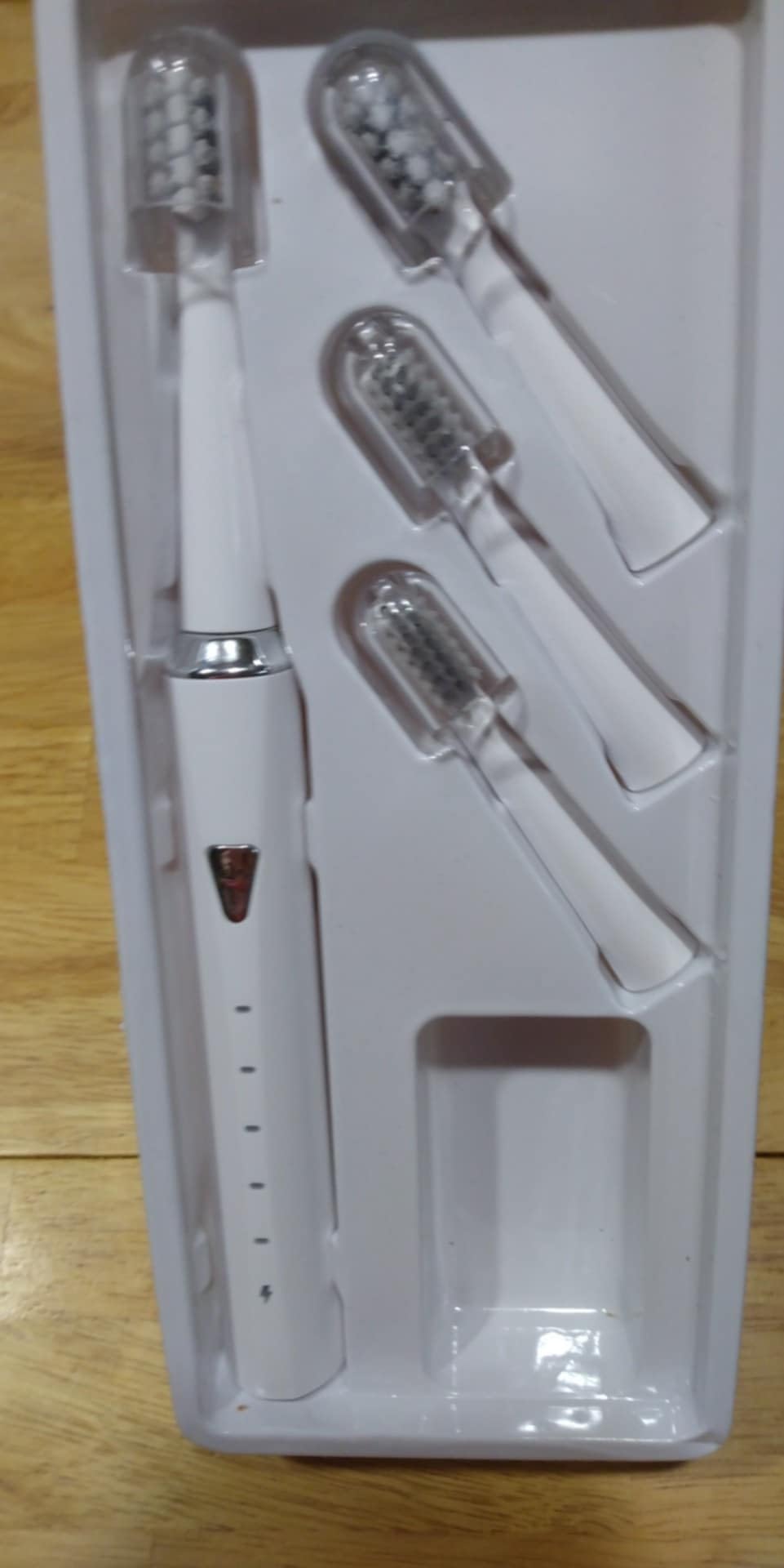 Y-Kelin V-Shaped Orthodontic Electric Toothbrush for Braces, Sonic Toothbrush with 2 Concave Replacement Heads and 2 Convex Replacement Heads, Soft Bristle, 5 Modes IPX7 Waterproof (White) customer photo 1