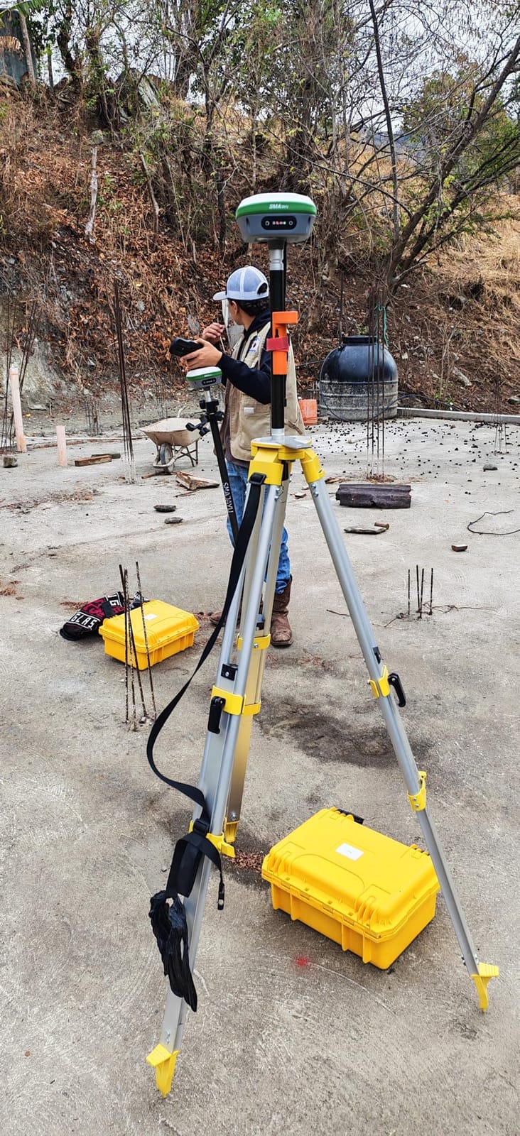 SMA26 Plus GNSS RTK Rover & Base Surveying Equipment with Controller and Software, Connect with UAVs, 1cm Accuracy, NOAA Certified, IMU/PPP/UHF/NTRIP/BT, IP67 customer photo 1