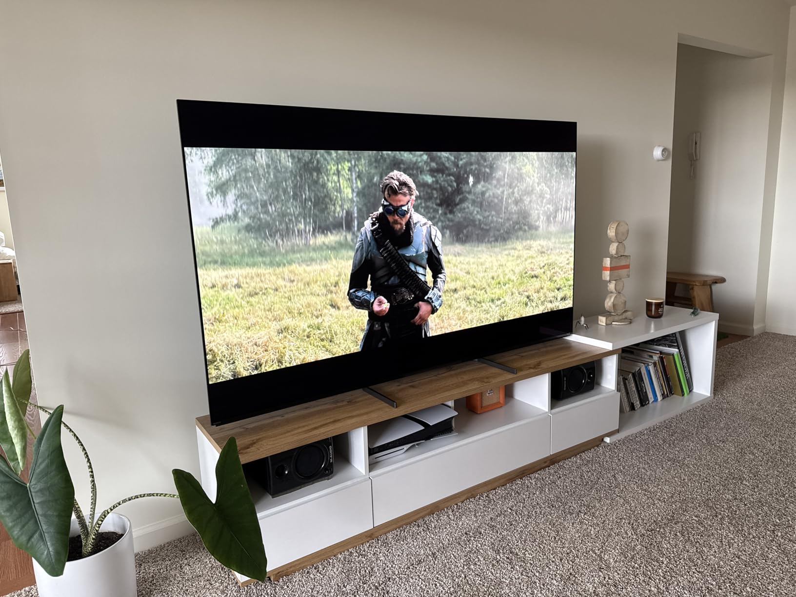 Sony QD-OLED 77 inch BRAVIA XR A95L Series 4K Ultra HD TV: Smart Google TV with Dolby Vision HDR and Exclusive Gaming Features for The PlayStation® 5 XR77A95L- Latest Model, Black customer photo 2