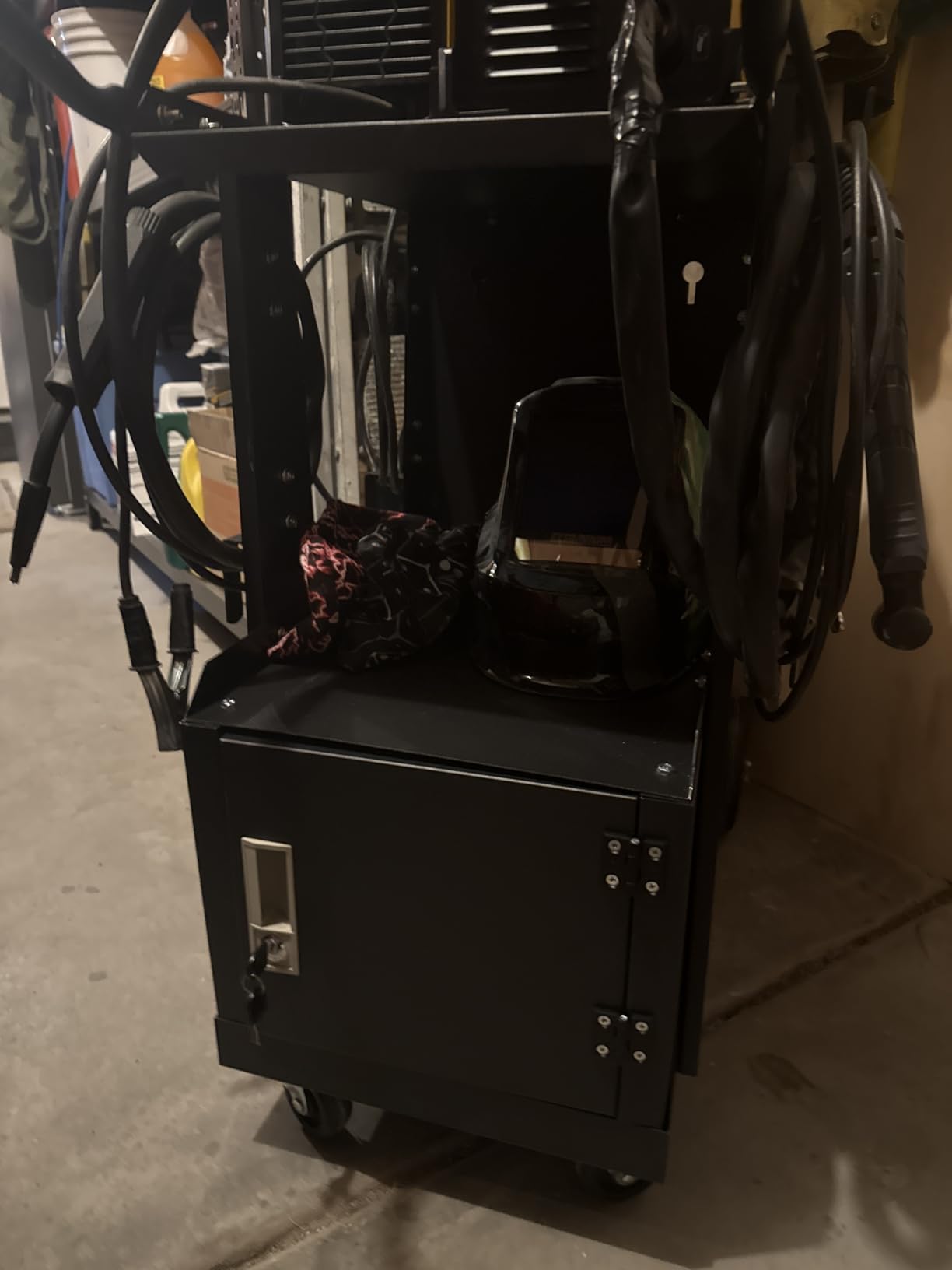RCARTICH Welding Cart, Heavy Duty Rolling Welder Cart with 360 Swivel Wheels, Large Size Welder Cart for MIG MMA TIG Welding Machine and Plasma Cutter Tank customer photo 2