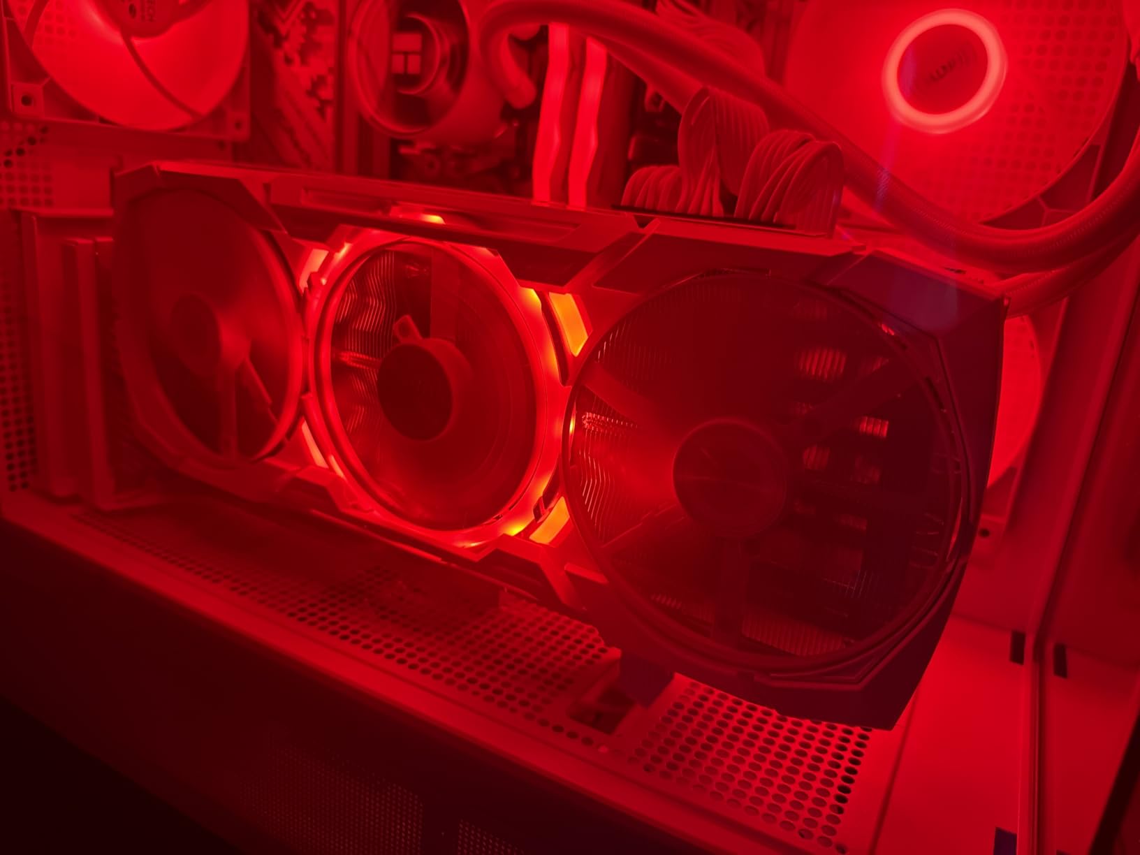 ASRock AMD Radeon RX 7900 XTX Taichi White 24GB OC 20 Gbps GDDR6 384-Bit Dual BIOS 7680 x 4320 1000W 110/100/110mm Striped Ring Fans Graphics Card customer photo 1