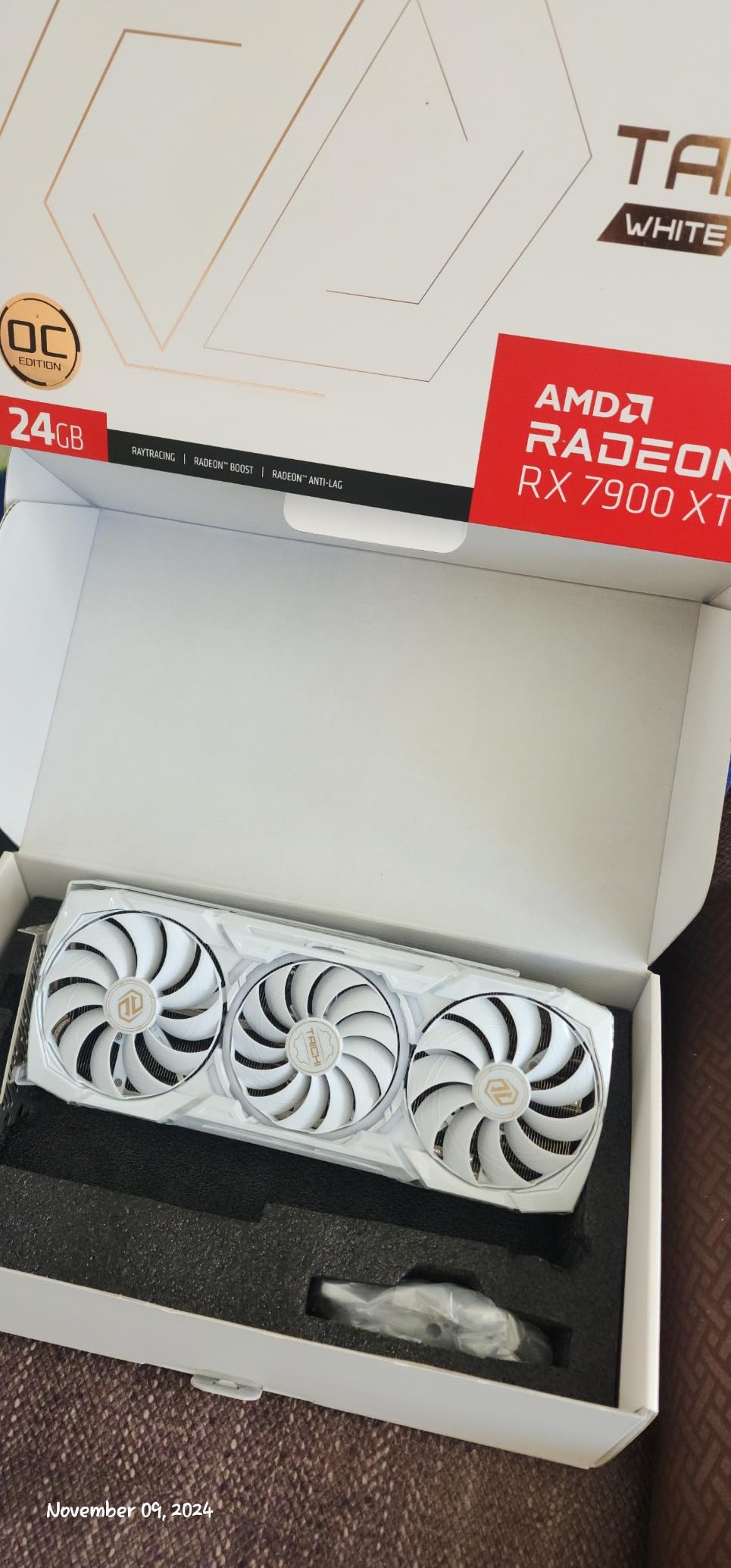ASRock AMD Radeon RX 7900 XTX Taichi White 24GB OC 20 Gbps GDDR6 384-Bit Dual BIOS 7680 x 4320 1000W 110/100/110mm Striped Ring Fans Graphics Card customer photo 2