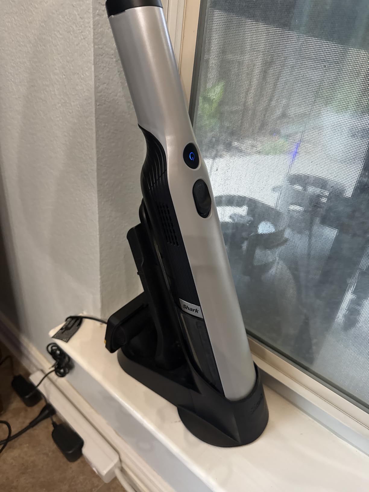 Shark WANDVAC Cordless Hand Vac, Black, WV201BK | Lightweight at 1.4 Lbs., Powerful Suction for Pet Hair, Charging Dock, One-Touch Empty, Car & Home, Duster Crevice Tool customer photo 1