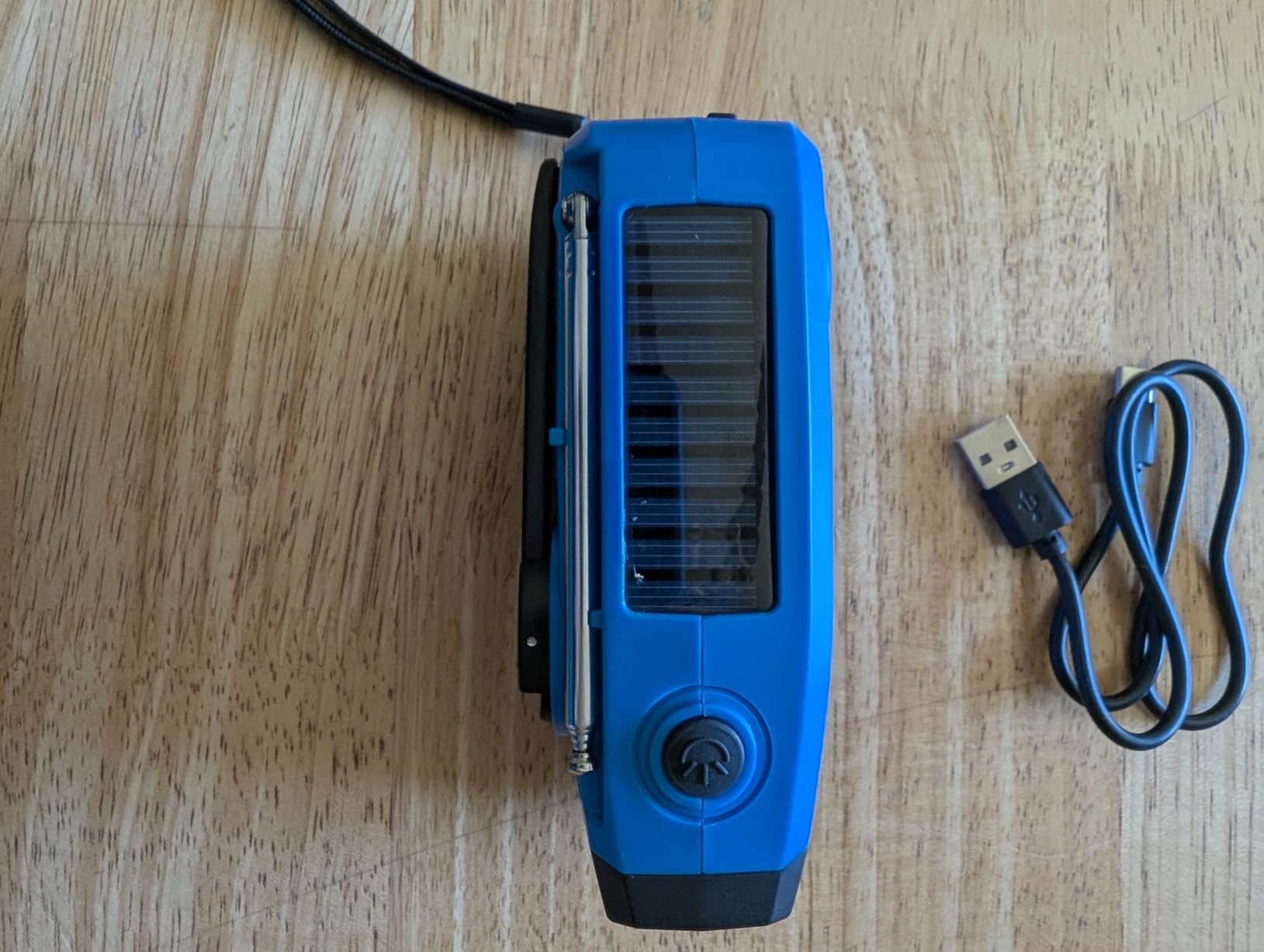 Emgykit Hand Crank Radio with AM/FM/NOAA Weather Band, for Emergencies | 3 LED Flashlights, SOS Function, Solar Powered, Hand Cranked, 2000mAh/7400mWh Charger, for Power Outage - Red customer photo 1