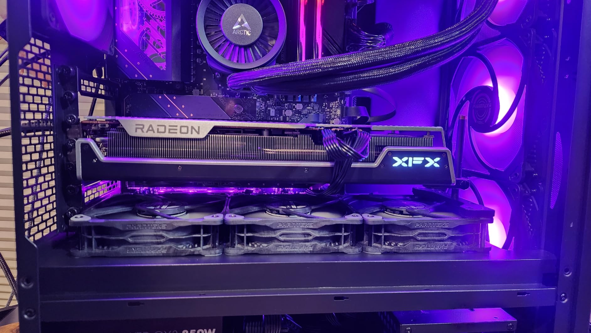 XFX Speedster MERC319 RX 7800 XT Black Gaming Graphics Card 16GB GDDR6 HDMI 3xDP, AMD RDNA 3 customer photo 2