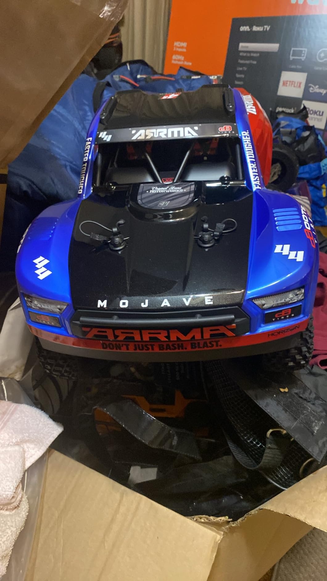 ARRMA Mojave RC Truck 4X4 4S BLX 1/8th Scale Desert Truck RTR (Battery and Charger Not Included) Blue/Red ARA4404T2 customer photo 2