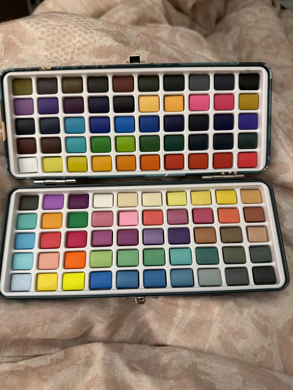 Artecho 100 Colors Watercolor Paint Set with Metallics, Portable Tin Case | 51 Classic, 35 Metallic, 4 Fluorescent & 10 Macaron/Candy Colors customer photo 1